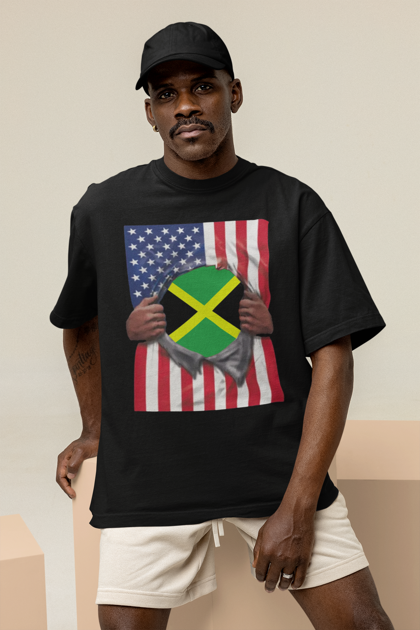 Camiseta de orgullo con bandera de Jamaica y bandera de EE. UU. | Bandera jamaicana y estadounidense rota 4 de julio | Camisetas latinas divertidas y virales | Unisex - 4 colores