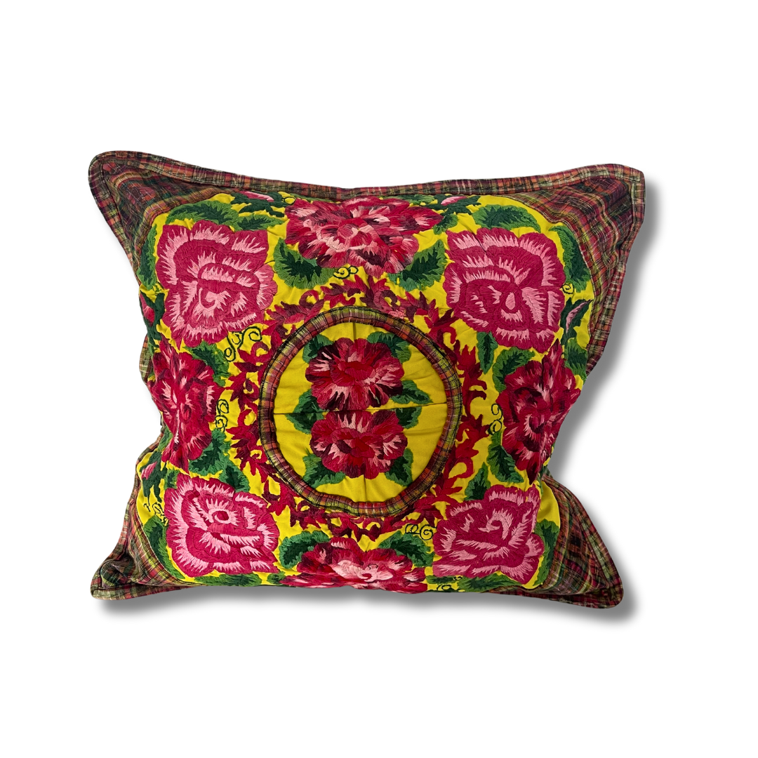 Funda de cojín de tela huipil floral maya reciclada - Guatemala