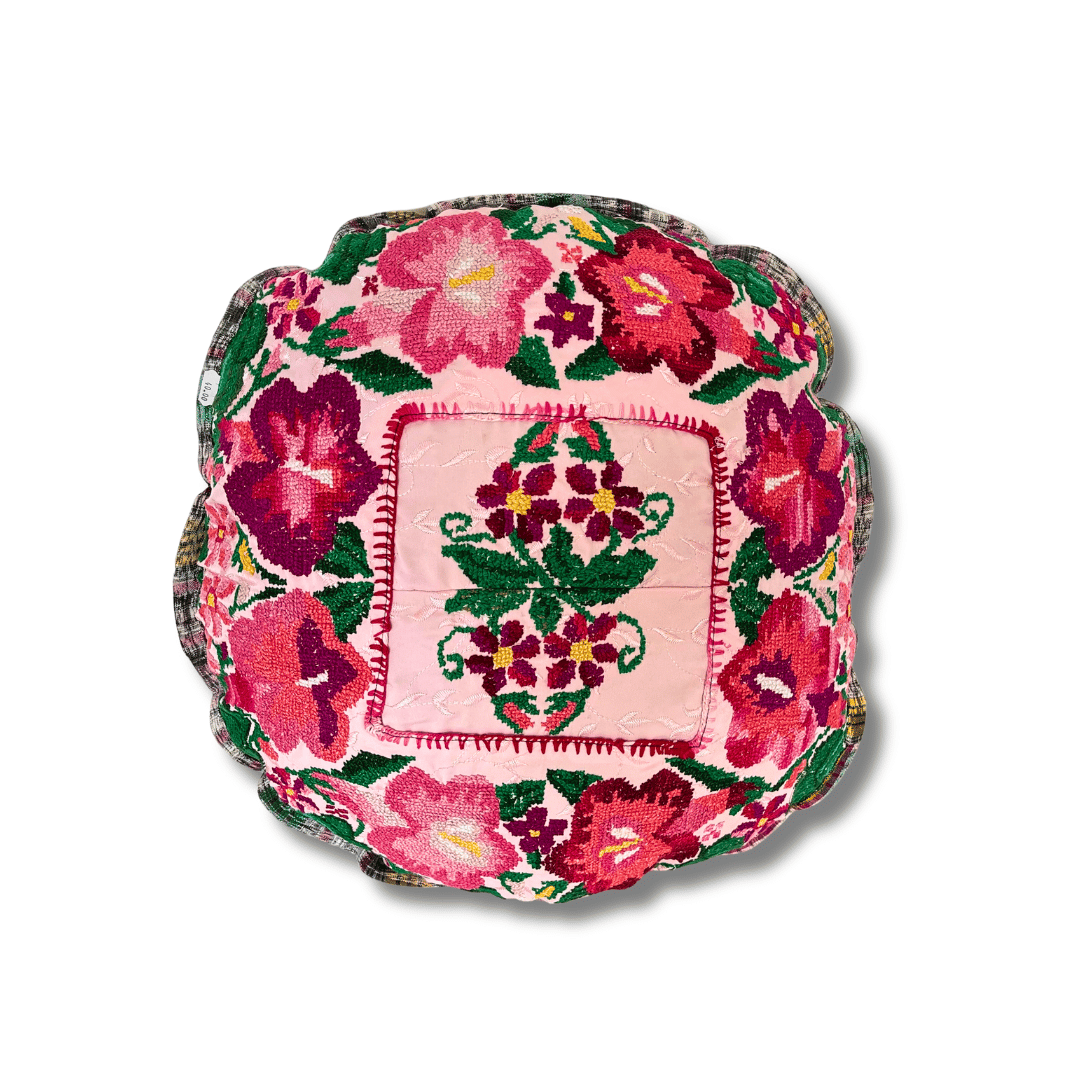 Funda de almohada redonda bohemia única de huipil floral con luna reciclada - Guatemala