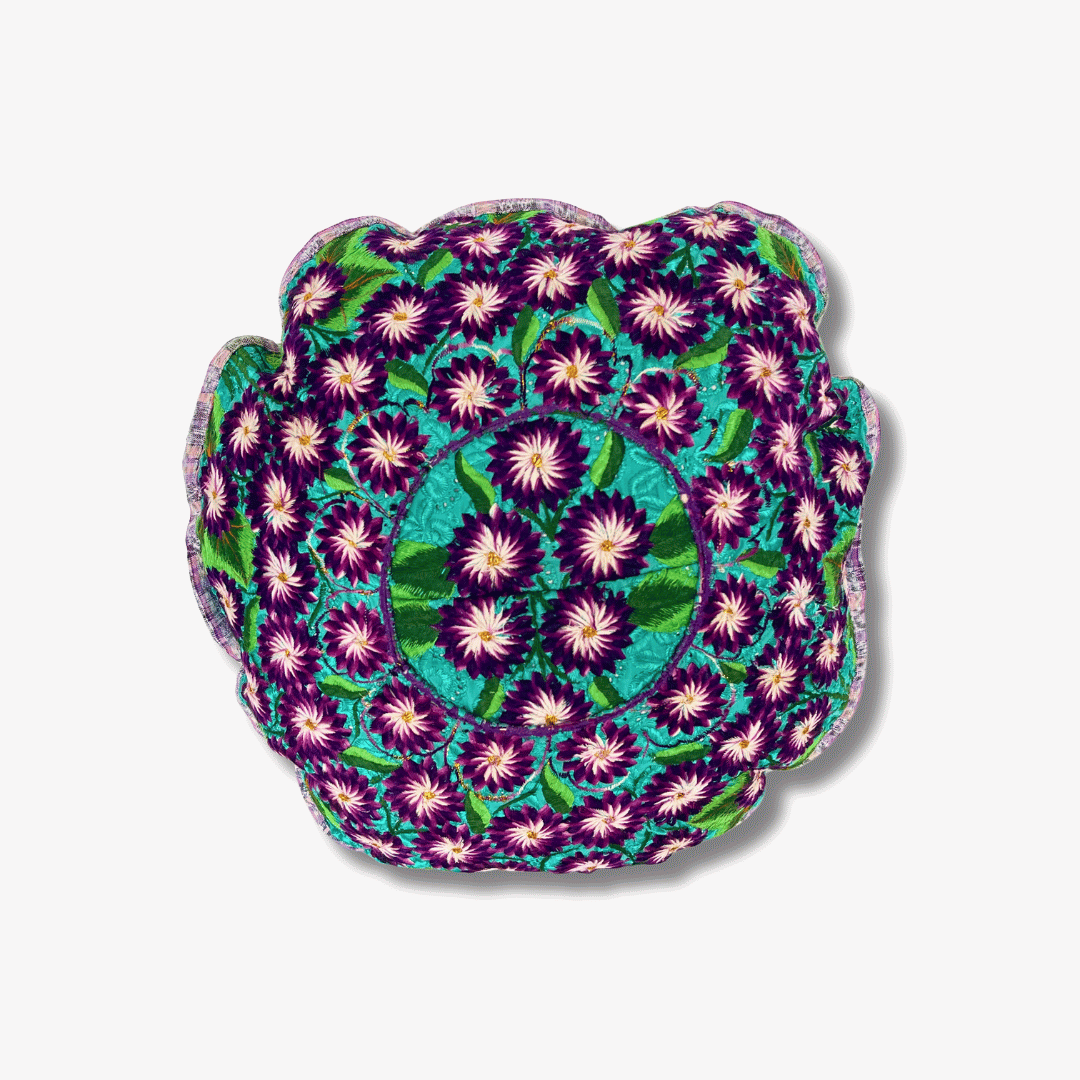Funda de almohada redonda bohemia única de huipil floral con luna reciclada - Guatemala