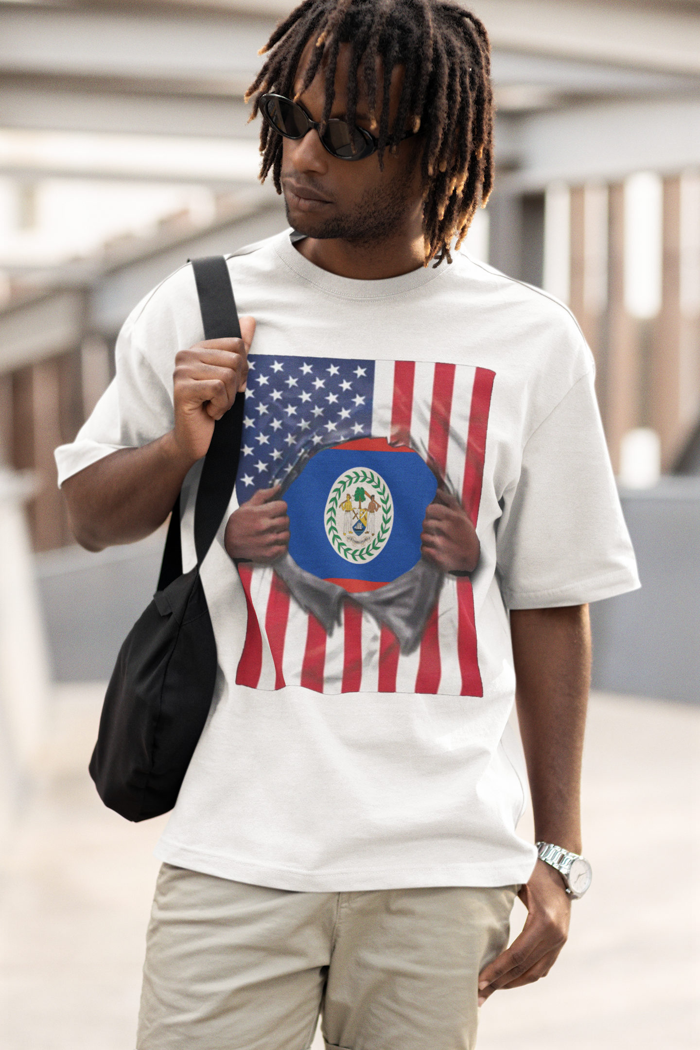 Camiseta del Orgullo de las Banderas de Belice y EE. UU. | Bandera de Belice + Bandera de EE. UU. Rasgada 4 de Julio | Camisetas Divertidas y Virales Latinas | Unisex - 4 Colores