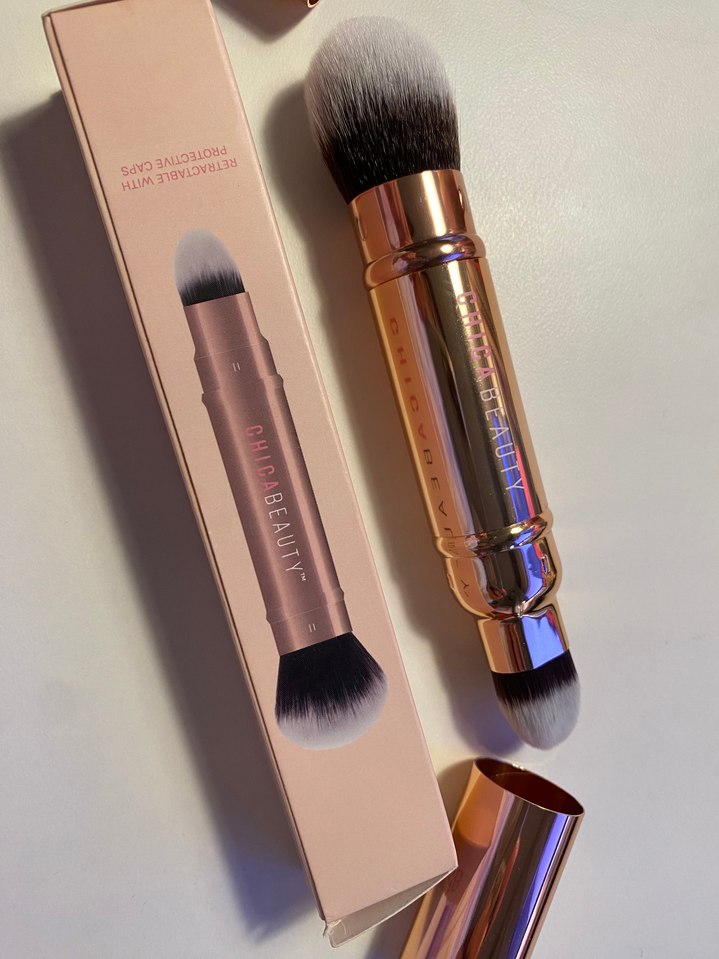 Brocha retráctil de doble punta para el rostro (Presentada en IPSY)