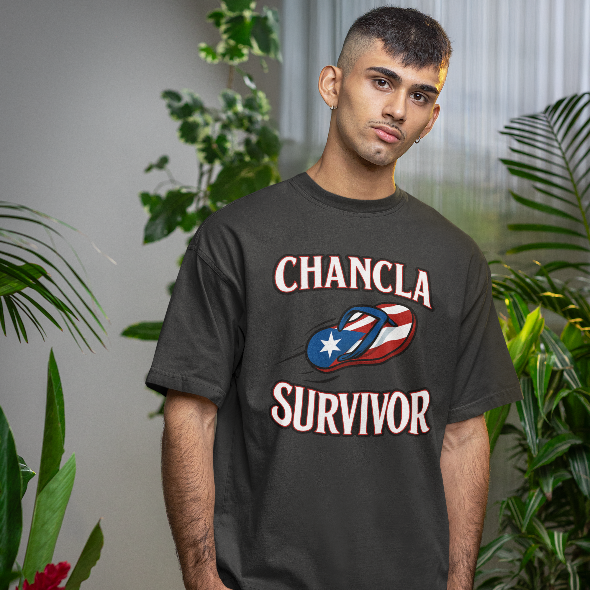 Camiseta "Sobreviviente de la Chancla Puertorriqueña" | Diseño de broma de chancleta con orgullo latino, camisetas divertidas y virales | PR | Unisex