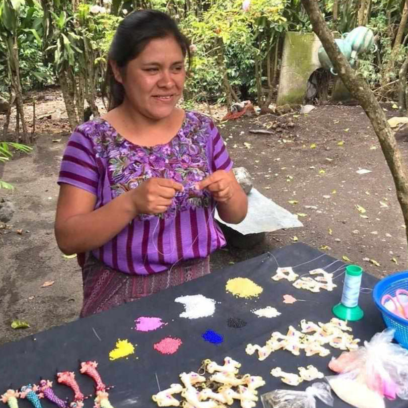 Llavero de Fresa con Cuentas Hecho a Mano - Guatemala