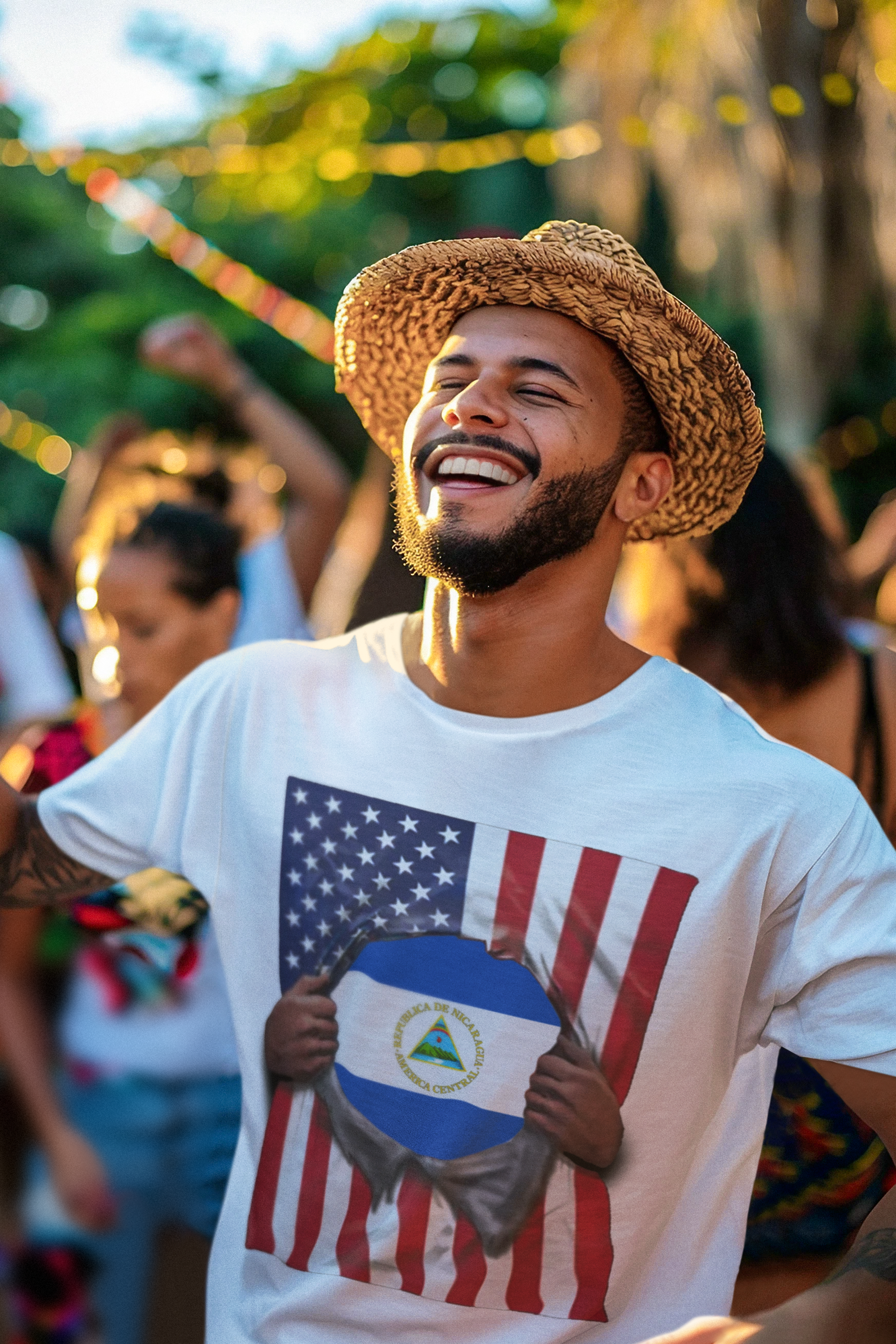 Bandera de Nicaragua + Bandera de EE. UU. Camiseta del Orgullo | Bandera de Nicaragua + Americana Rasgada 4 de julio | Divertidas Camisetas Virales Latinas | Unisex - 4 Colores
