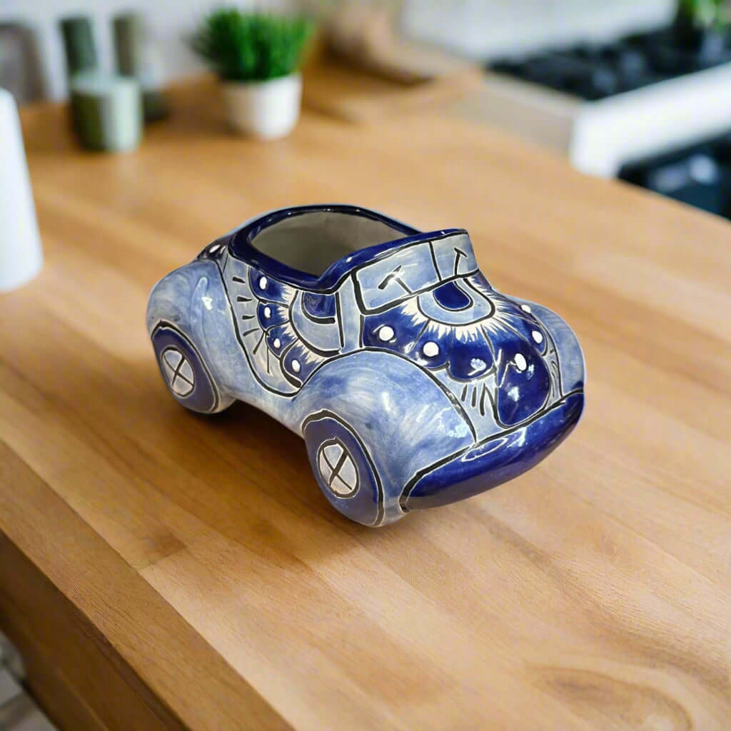 Macetero de coche Talavera | Pequeña maceta de cerámica hecha a mano en azul y blanco