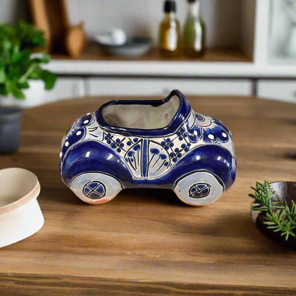 Macetero de coche Talavera | Pequeña maceta de cerámica hecha a mano en azul y blanco