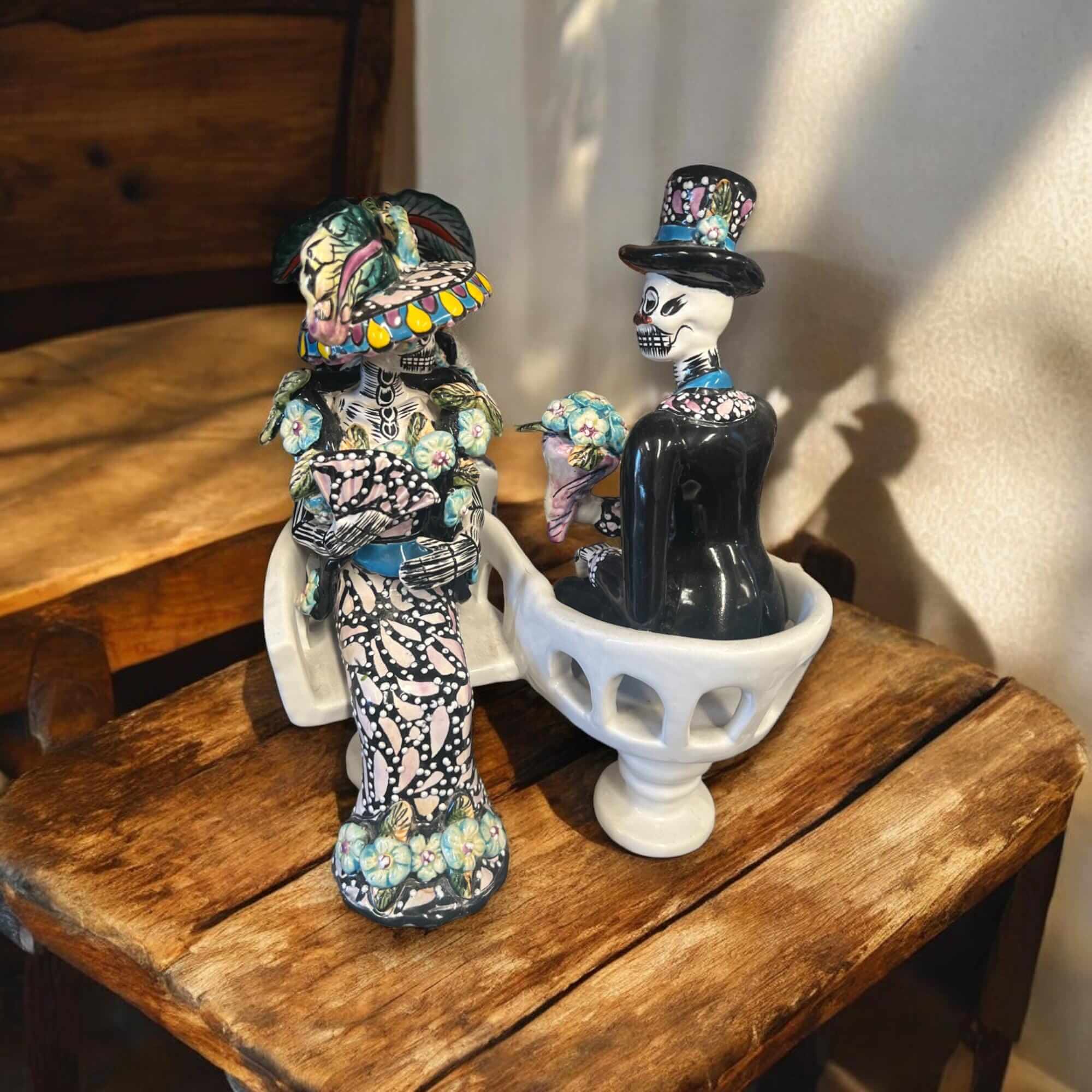 Figuras de Talavera del Día de Muertos | Estatuas de sillas mexicanas
