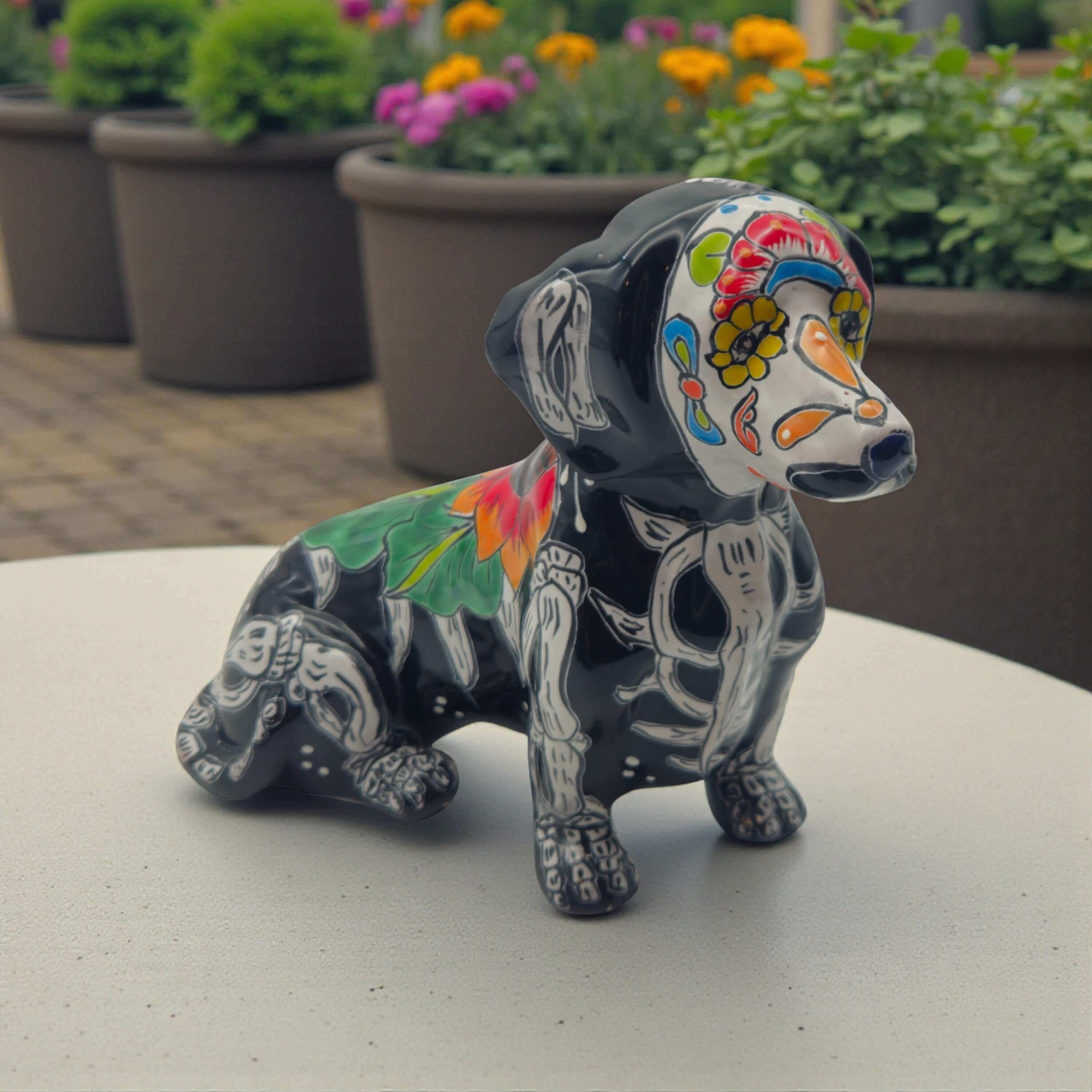 Figura de perro salchicha de Talavera | Perro de cerámica del Día de Muertos