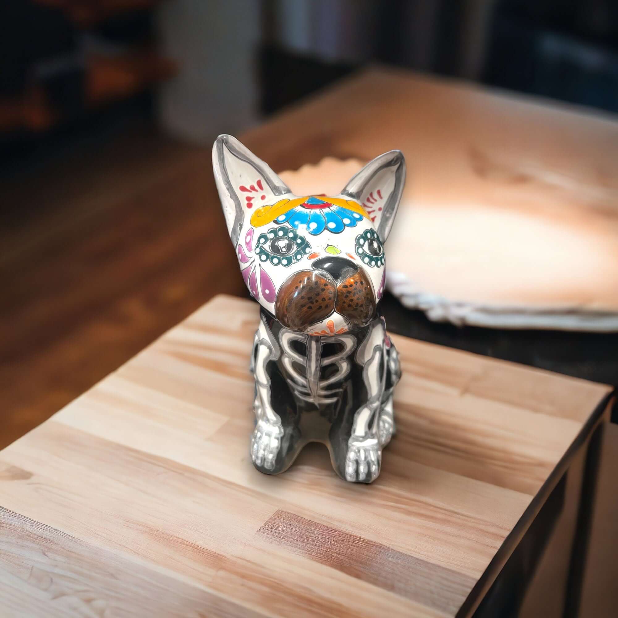 Estatua de Bulldog Francés de Talavera | Decoración Mexicana del Día de Muertos