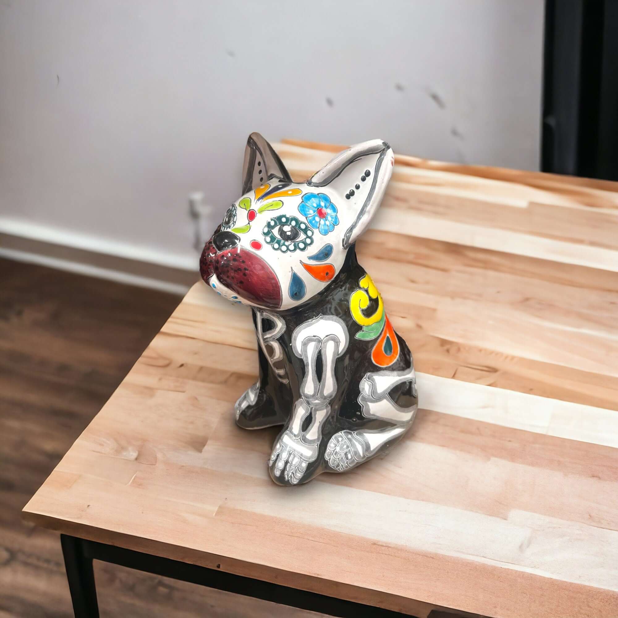 Estatua de Bulldog Francés de Talavera | Decoración Mexicana del Día de Muertos