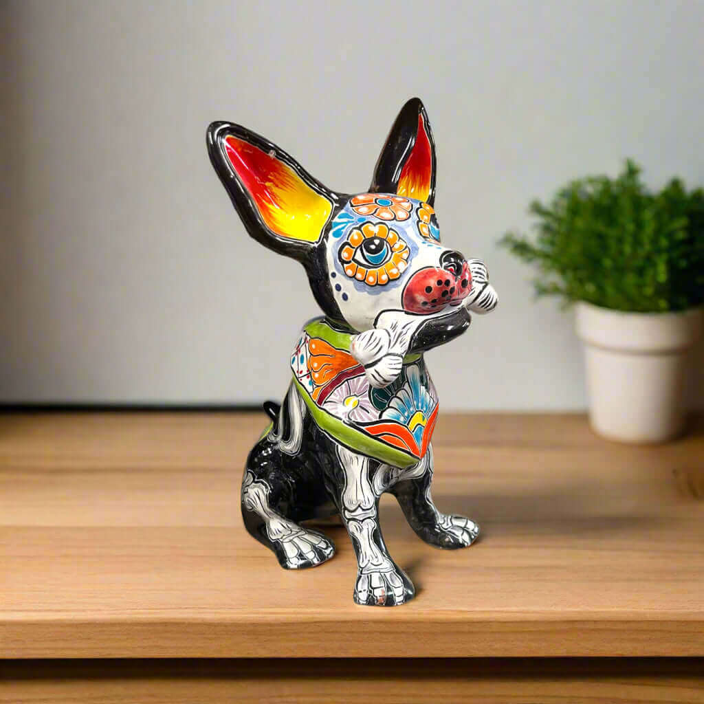 Talavera Chihuahua Sosteniendo Hueso | Figura de Perro del Día de Muertos
