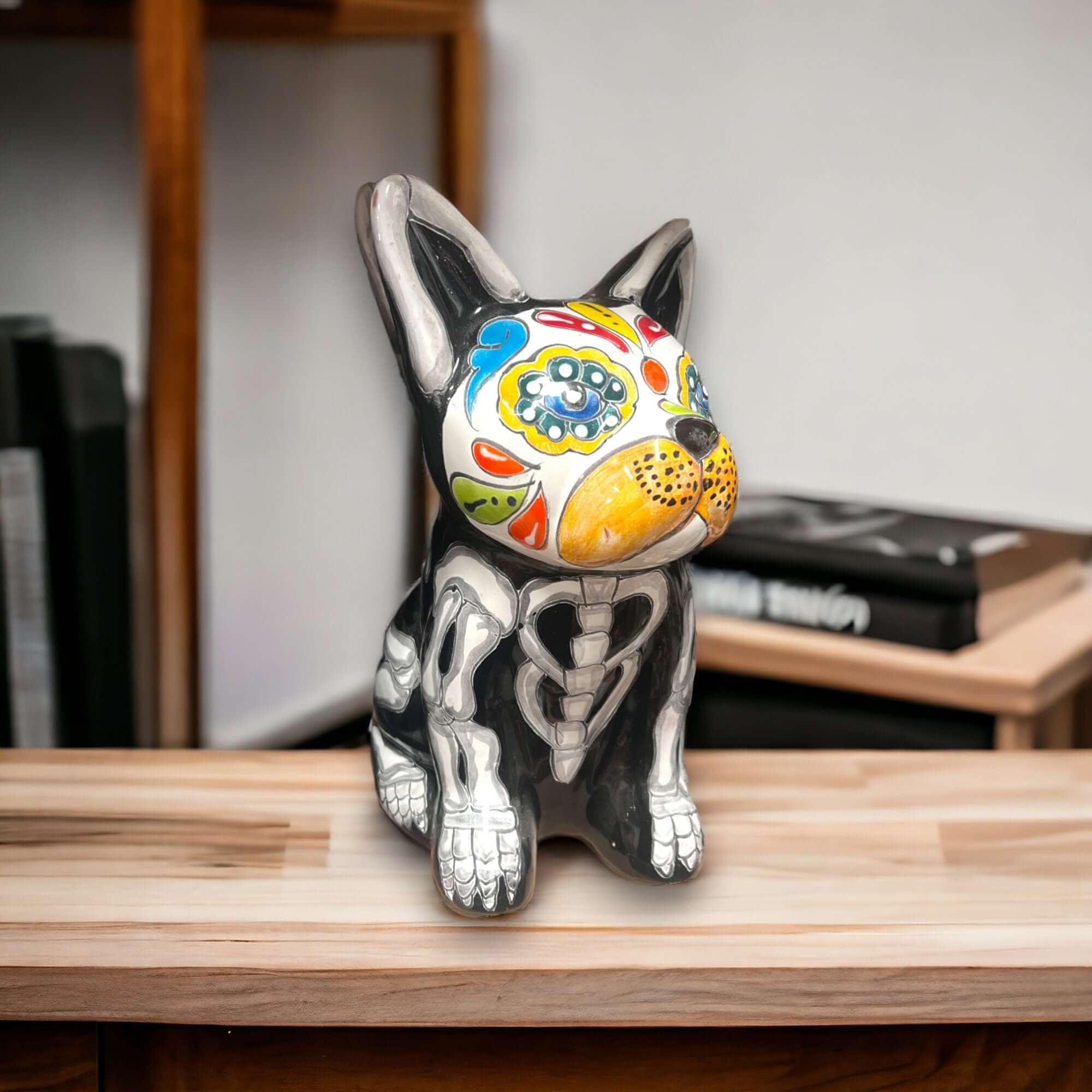 Estatua de Bulldog Francés de Talavera | Decoración Mexicana del Día de Muertos