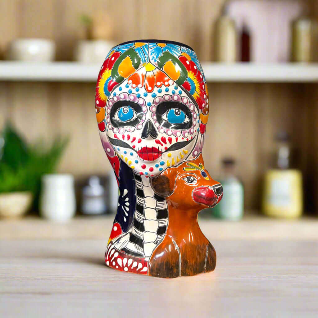 Macetero de calavera Talavera para dama | Maceta colorida del Día de Muertos con perro