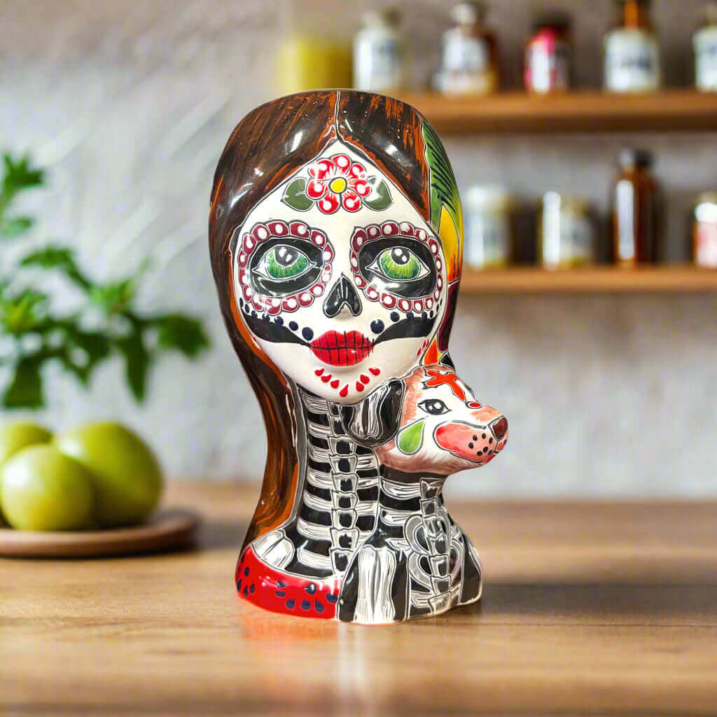 Macetero de calavera Talavera para dama | Maceta colorida del Día de Muertos con perro