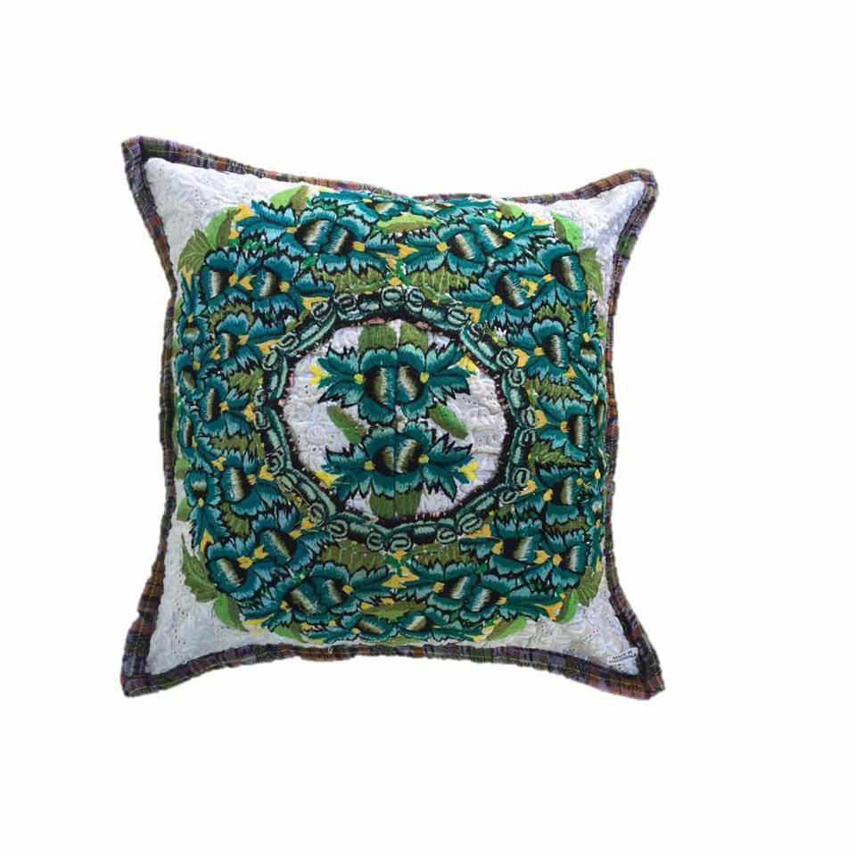 Funda de cojín de tela huipil floral maya reciclada - Guatemala