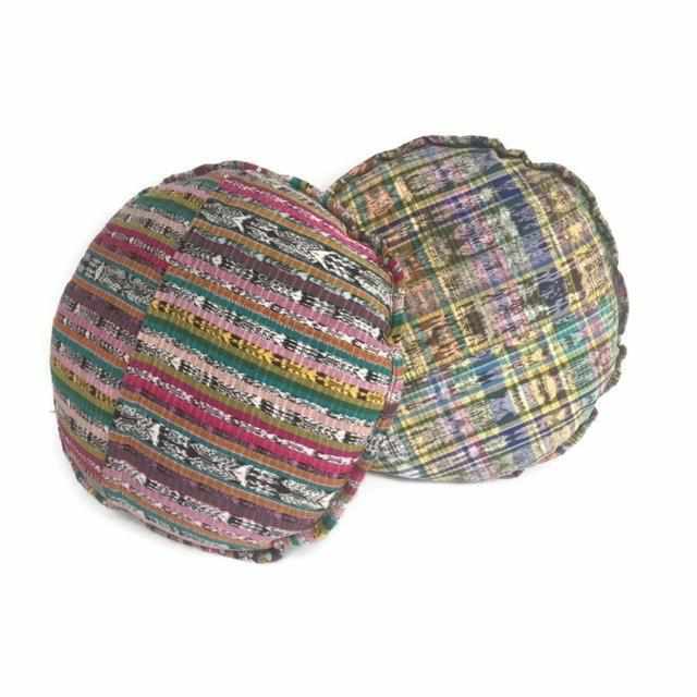 Funda de almohada redonda bohemia única de huipil floral con luna reciclada - Guatemala