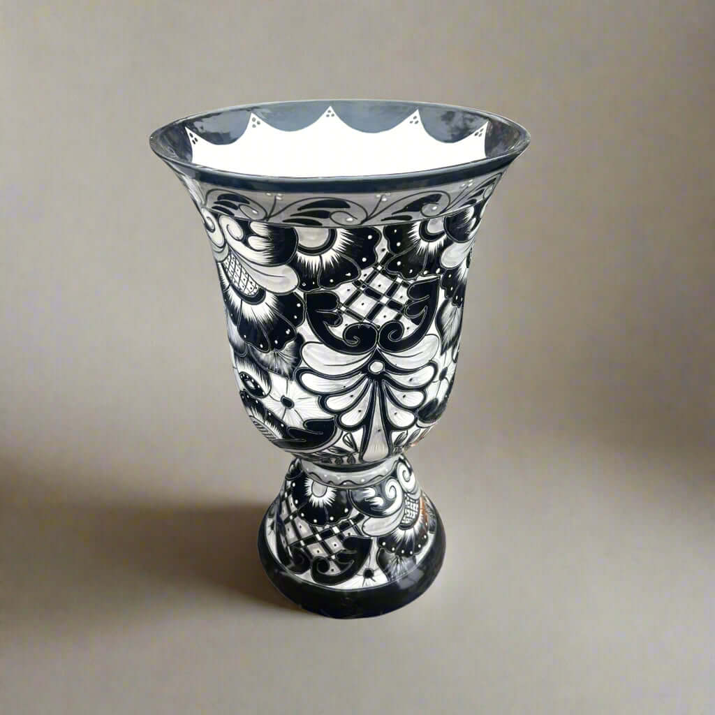 Macetero grande XL de Talavera negra | Maceta con pedestal pintada a mano