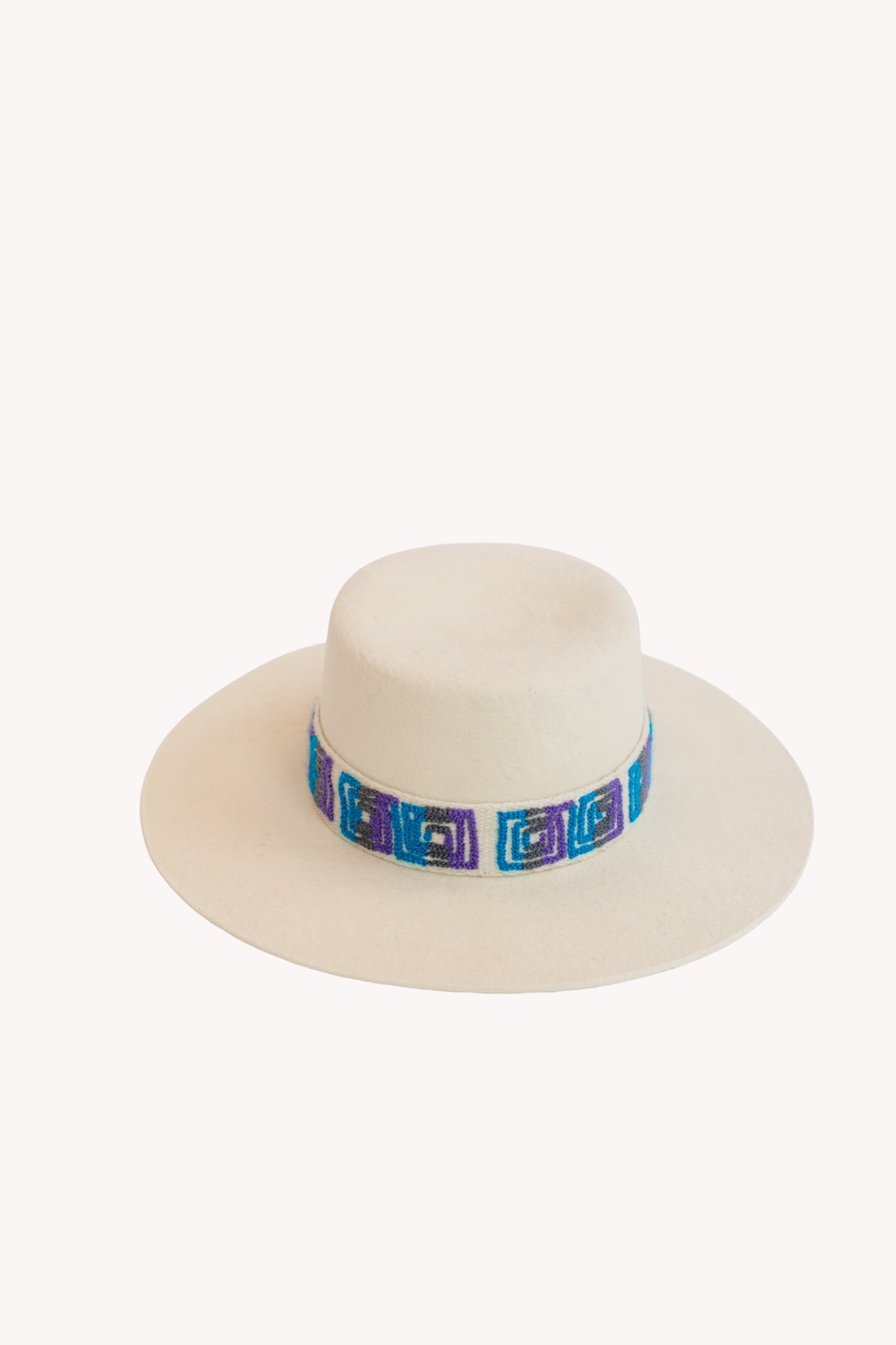 Sombrero español blanco moteado