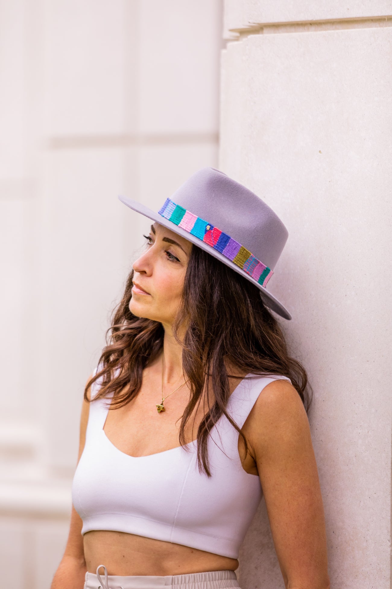Sombrero fedora lavanda nebuloso