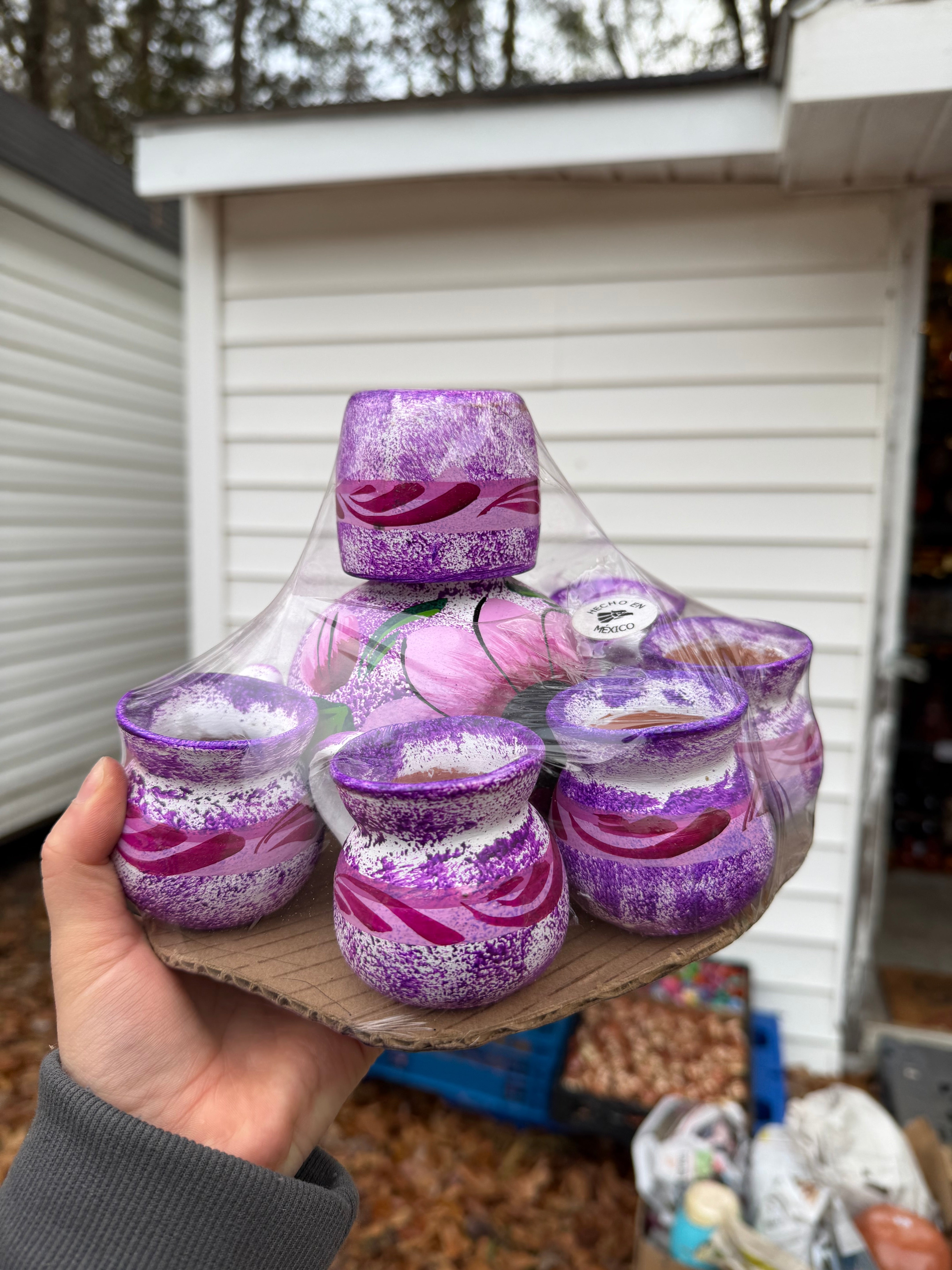 Cantaro pequeño con mini tazas