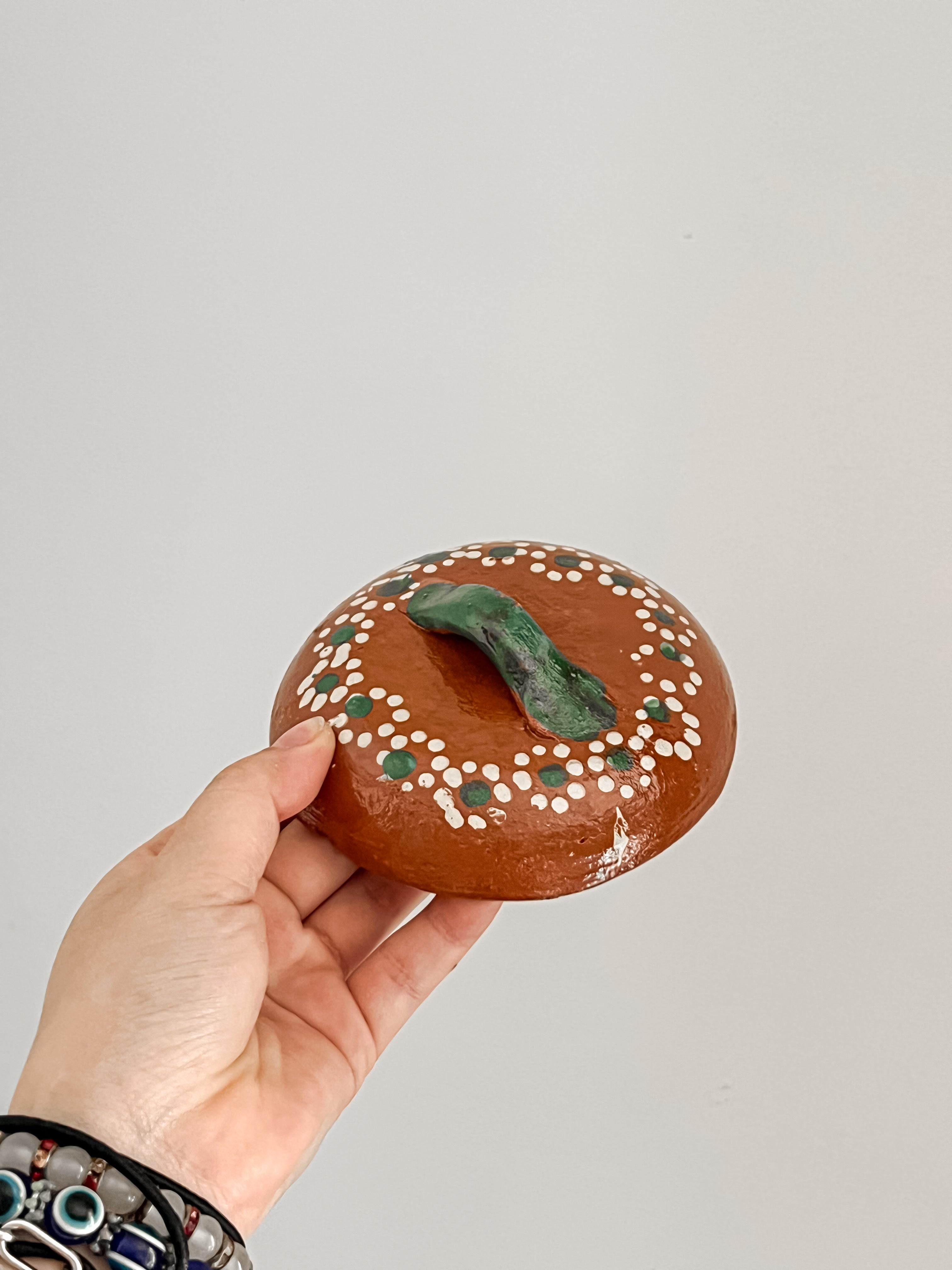 Salsero Pequeño de Barro Mexicano Asas Verdes