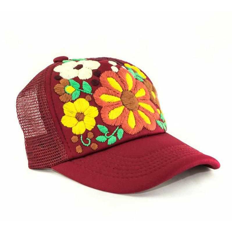 Gorra trucker Tulum bordada a mano con flores - México