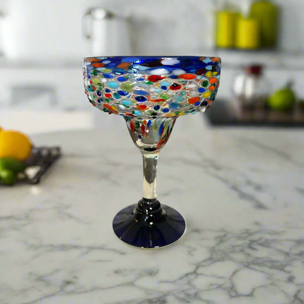 Vaso de margarita soplado a mano mexicano | Diseño de confeti azul rocoso