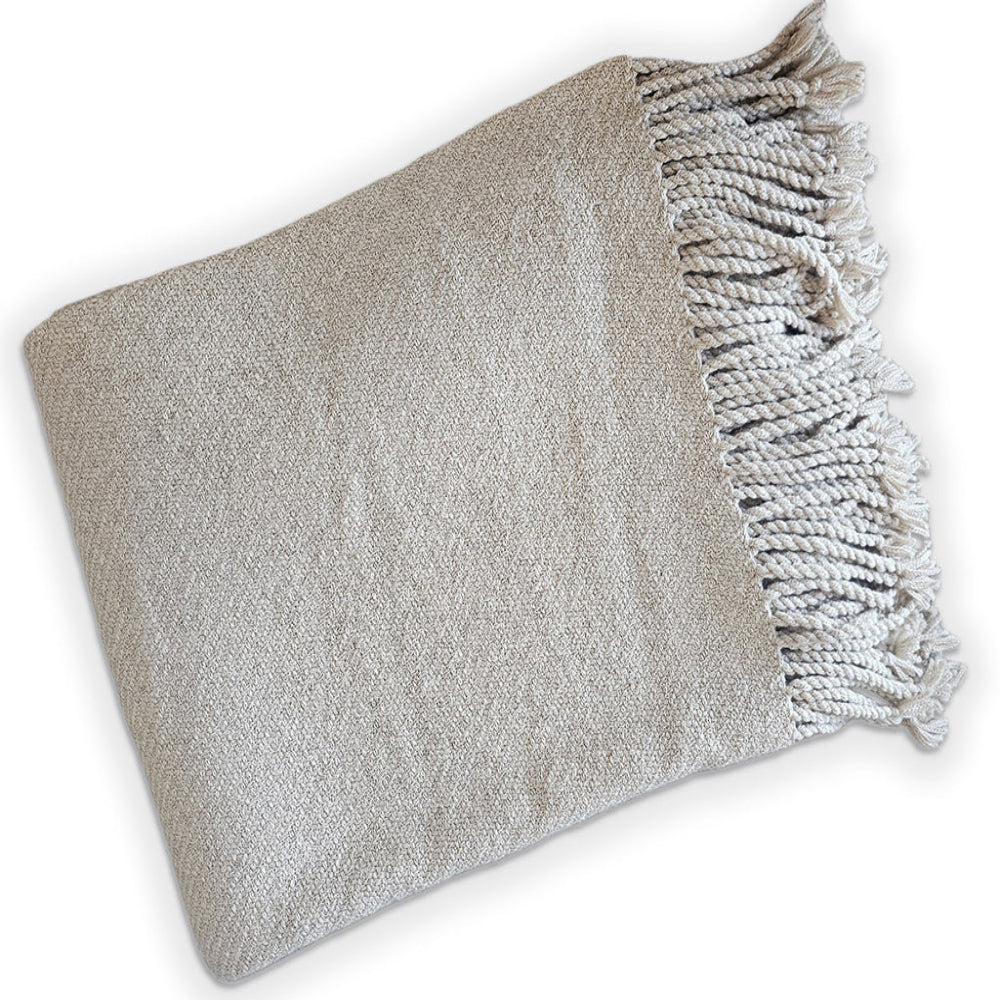 Colección Kulsi - Manta plateada tejida a mano con alpaca bebé sin teñir y algodón Pima peruano, de Perú
