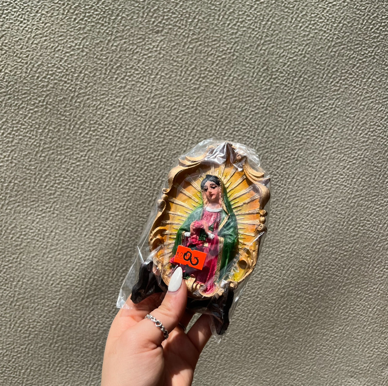 Decoración pequeña de San Judas y la Virgen de Guadalupe