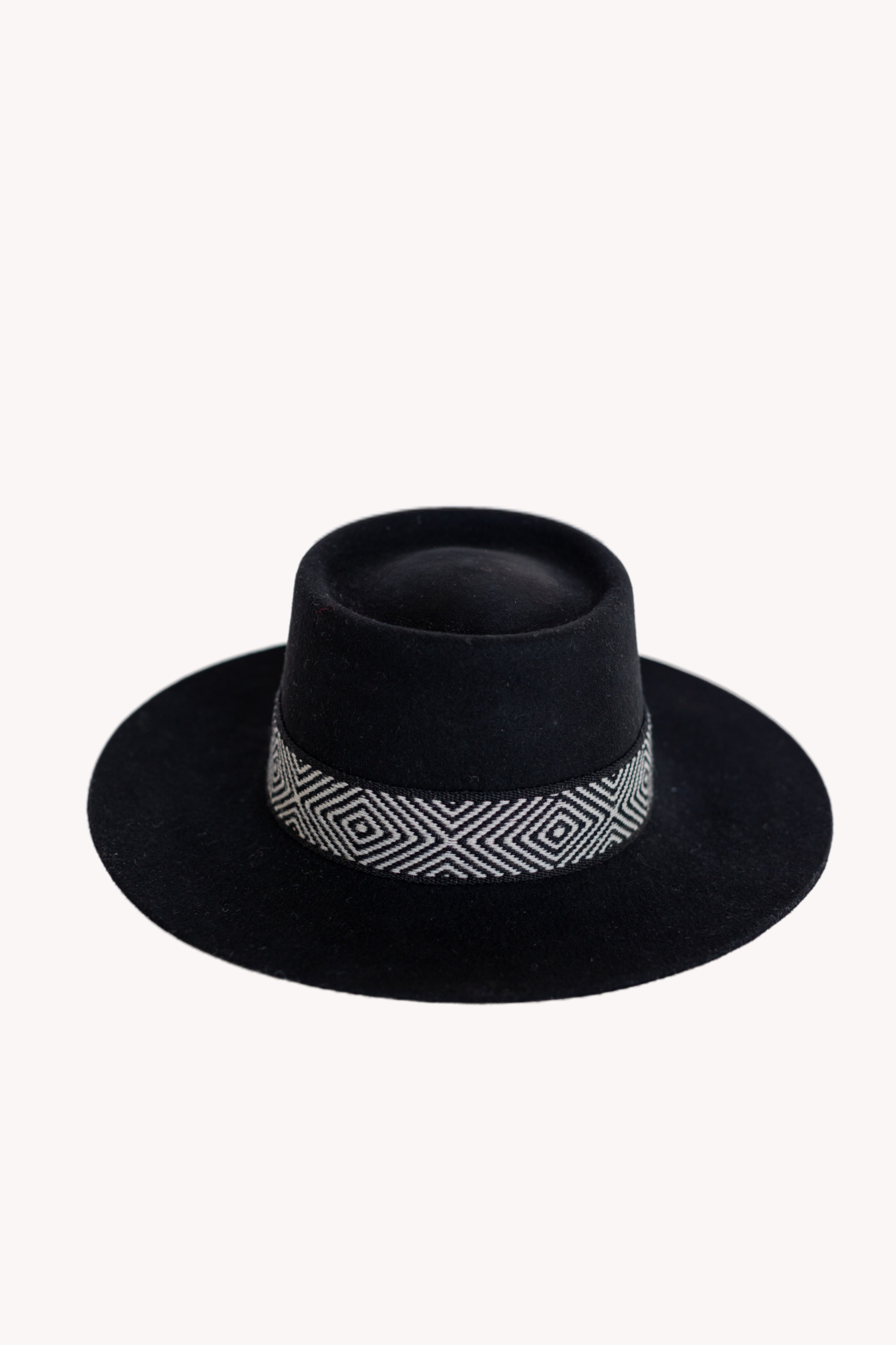 Sombrero de pescador negro