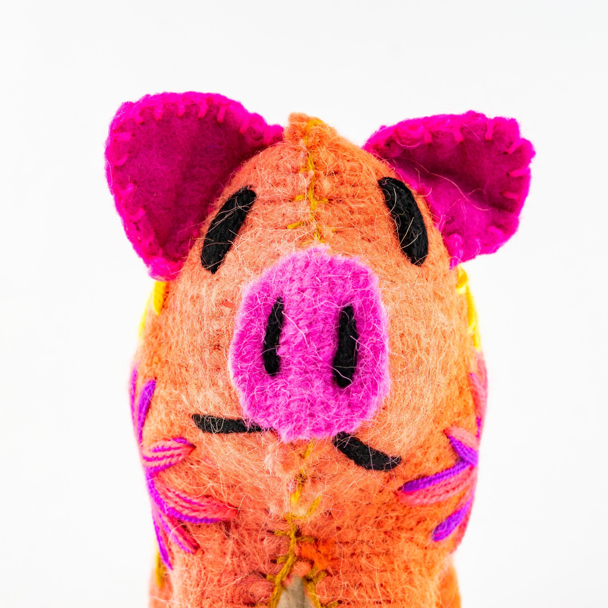 Rosie the Pig: Decoración boho de lana reciclada - México