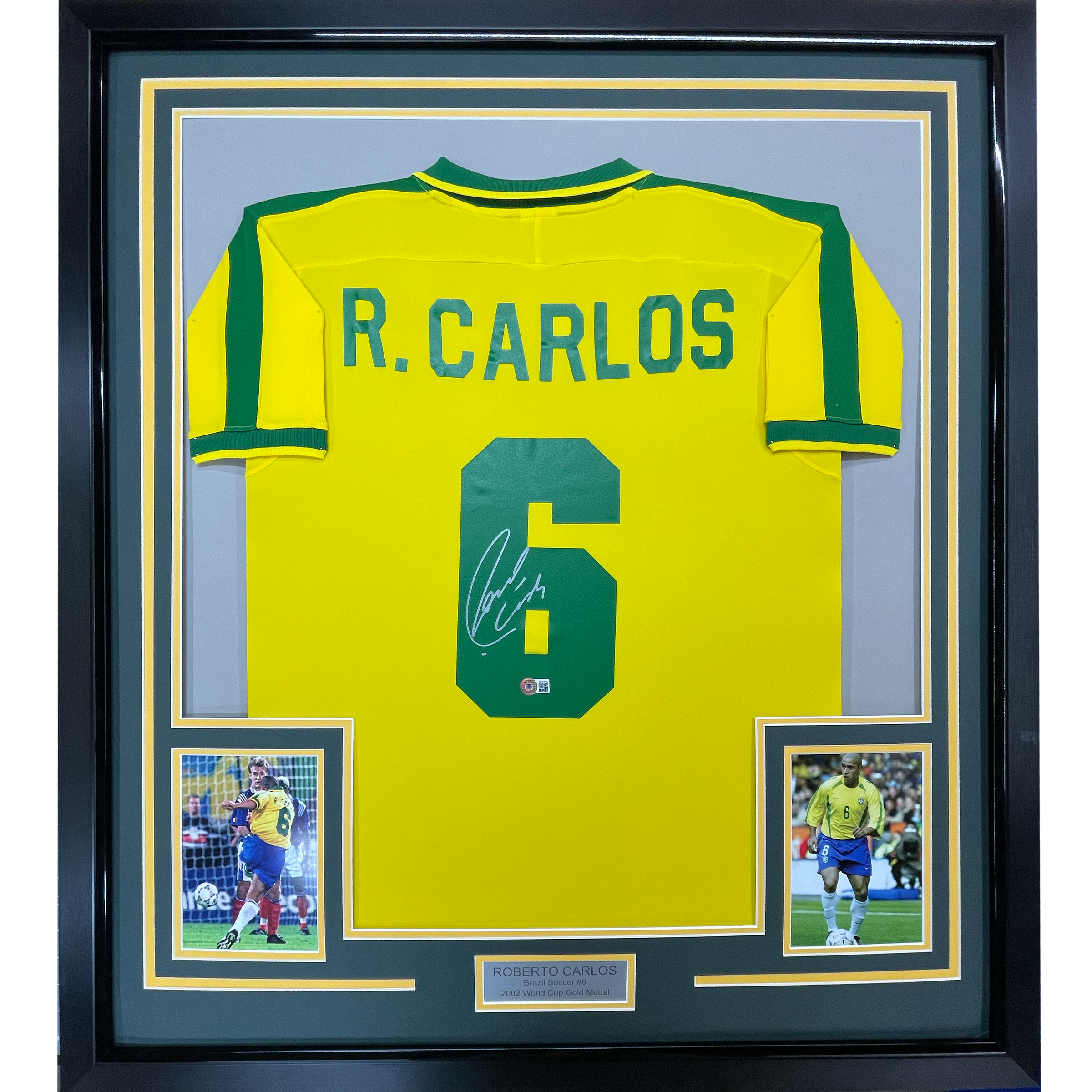 Camiseta de fútbol retro amarilla de Roberto Carlos de Brasil, autografiada/firmada, enmarcada, de 35x39, con certificado de autenticidad Beckett BAS