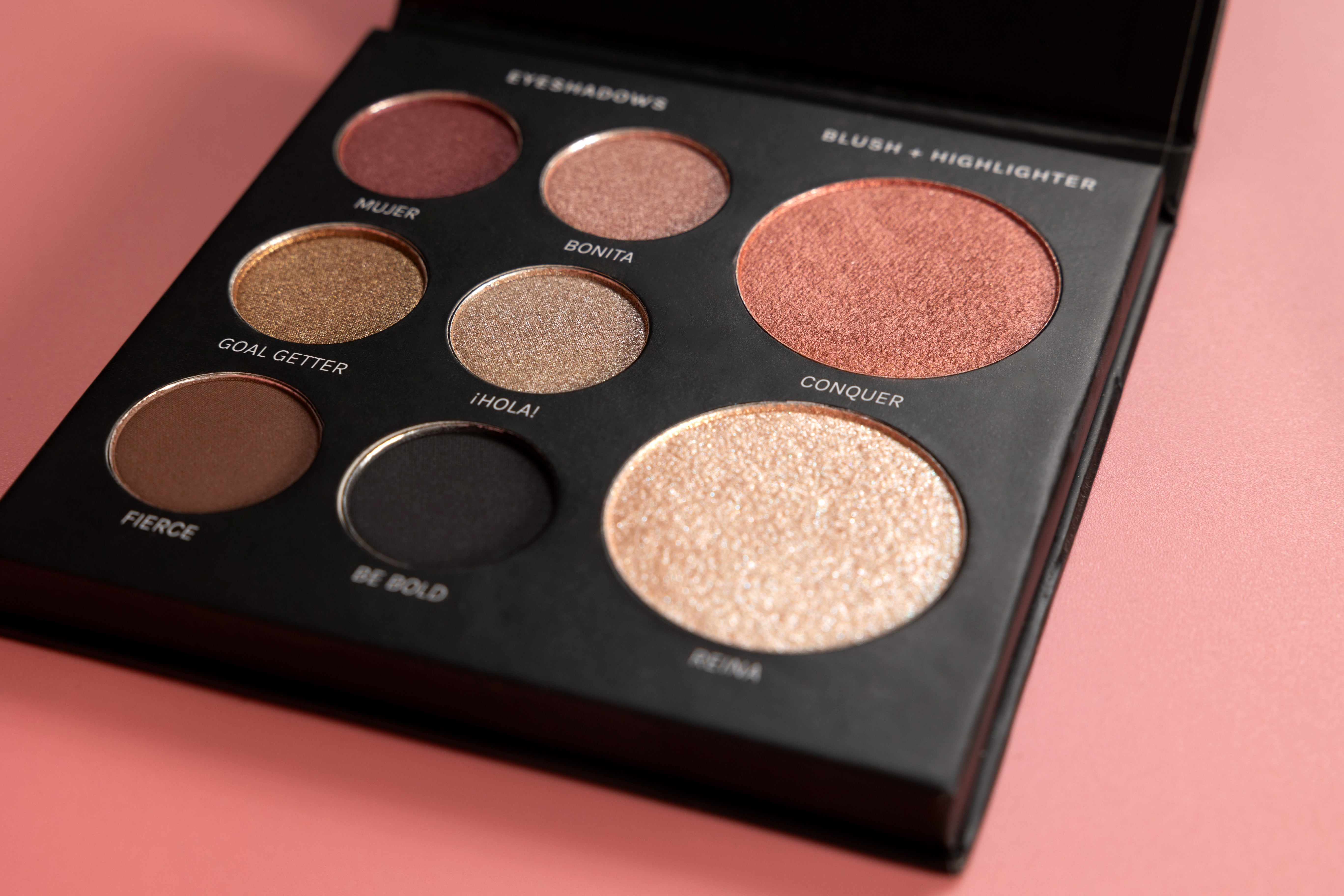 ATRÁPALO CHICA (Paleta facial todo en uno - Colorete, iluminador y 6 sombras de ojos)