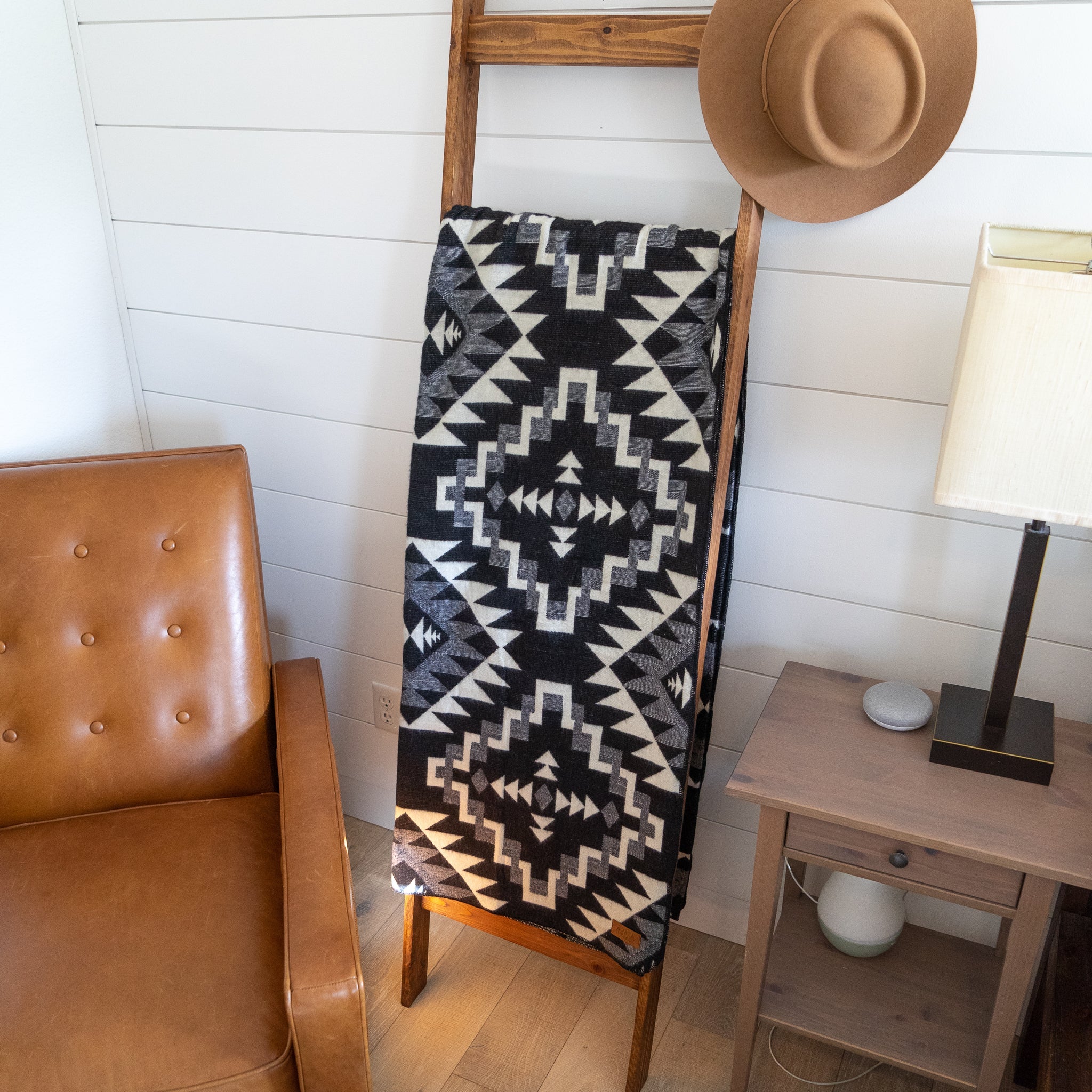 Manta de Lana de Alpaca Andina - Chakana Negra