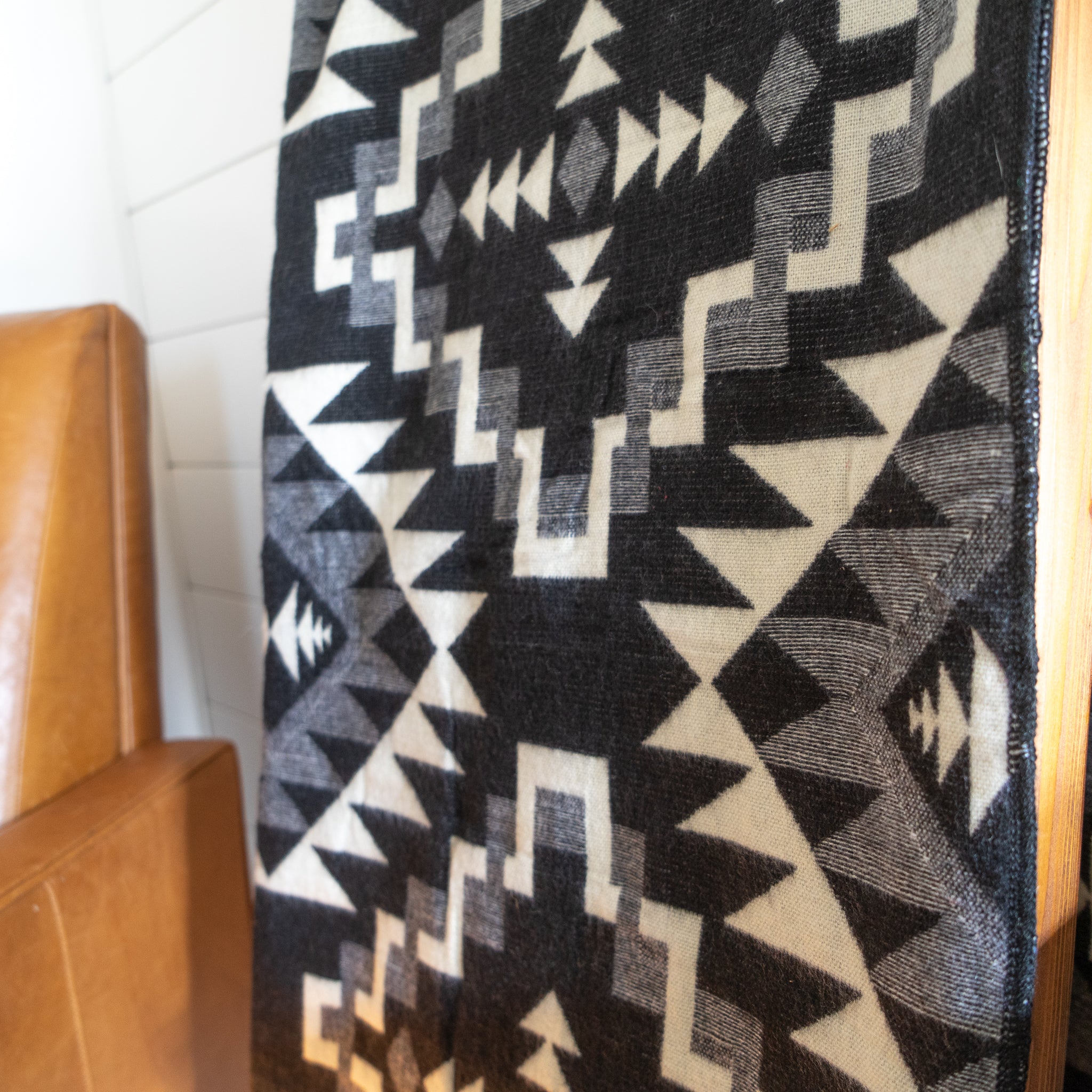 Manta de Lana de Alpaca Andina - Chakana Negra