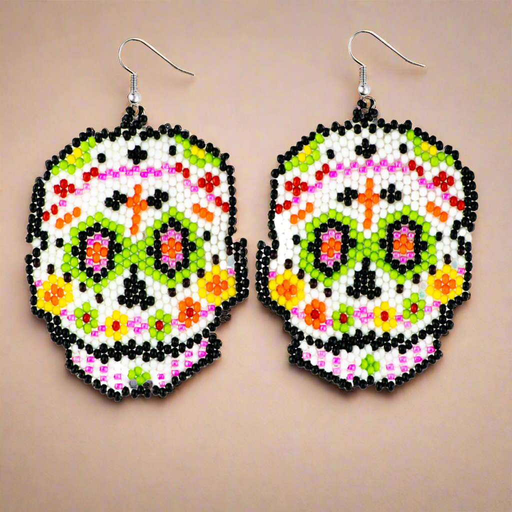 Pendientes de calavera de azúcar con cuentas de semillas - Guatemala