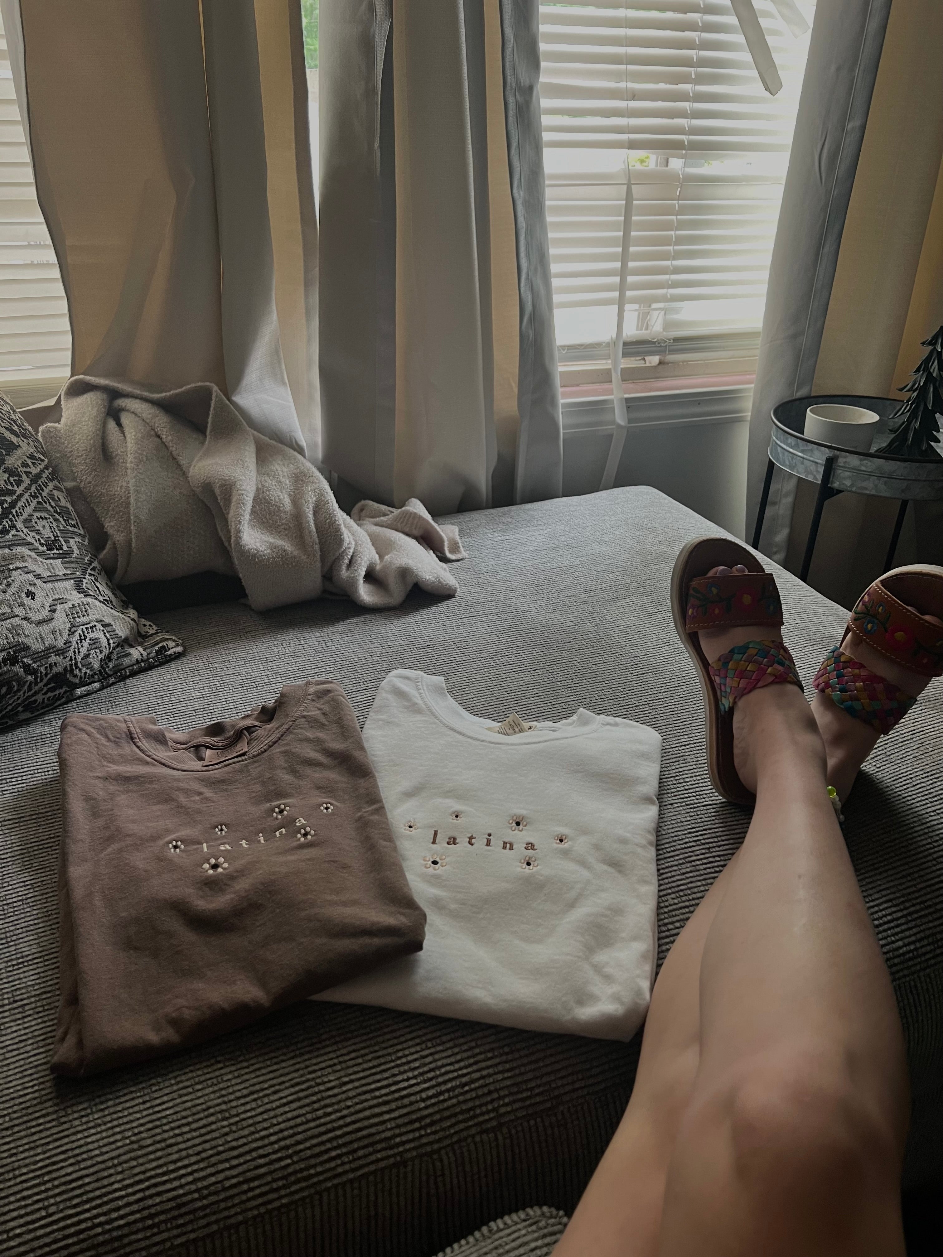 LATINA • CAMISETA Bordada