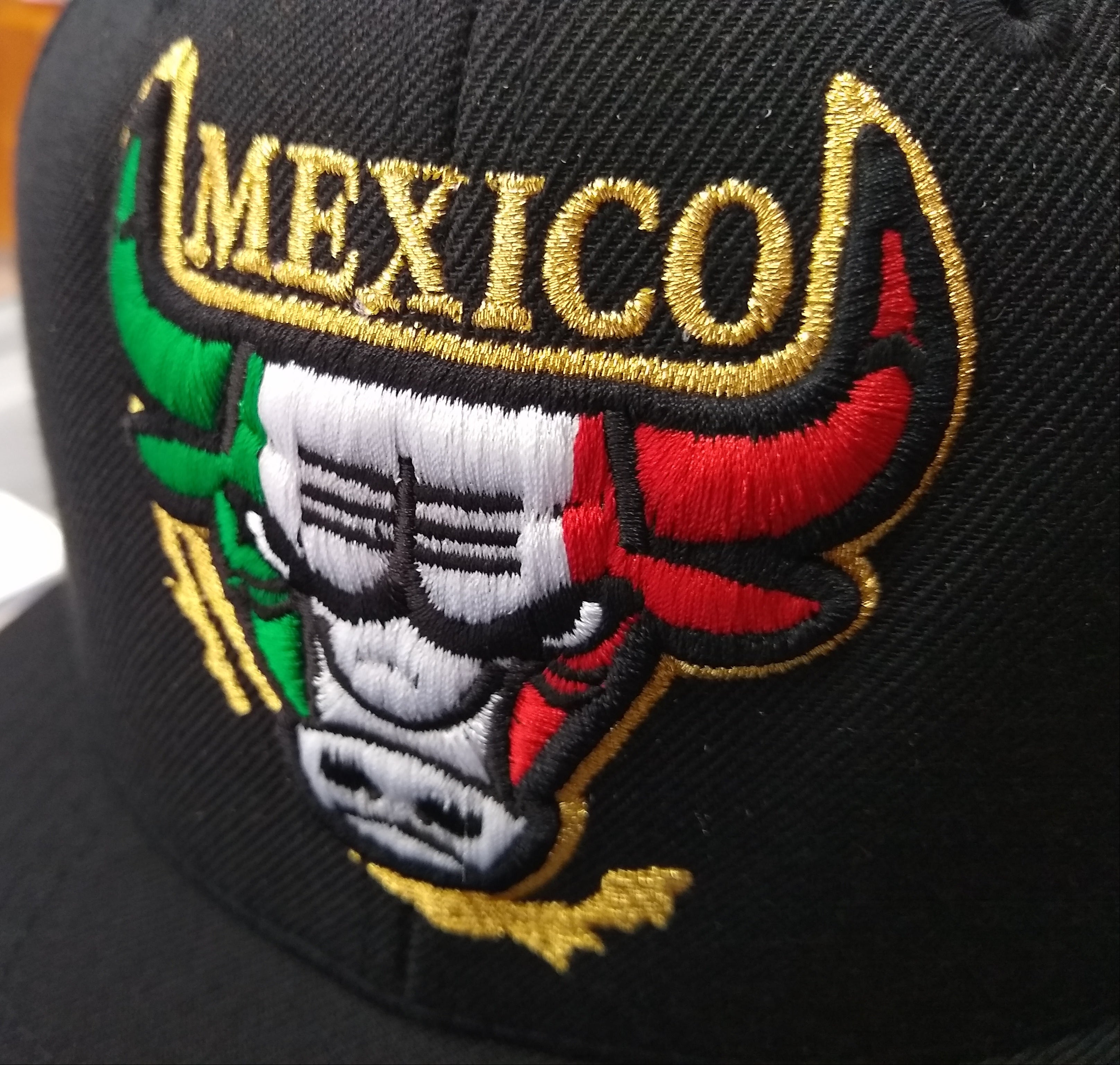 Gorra Snapback Bordada con Logo de Toro Mexicano