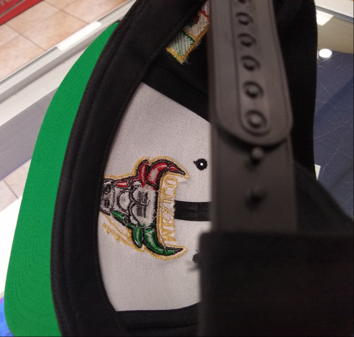 Gorra Snapback Bordada con Logo de Toro Mexicano