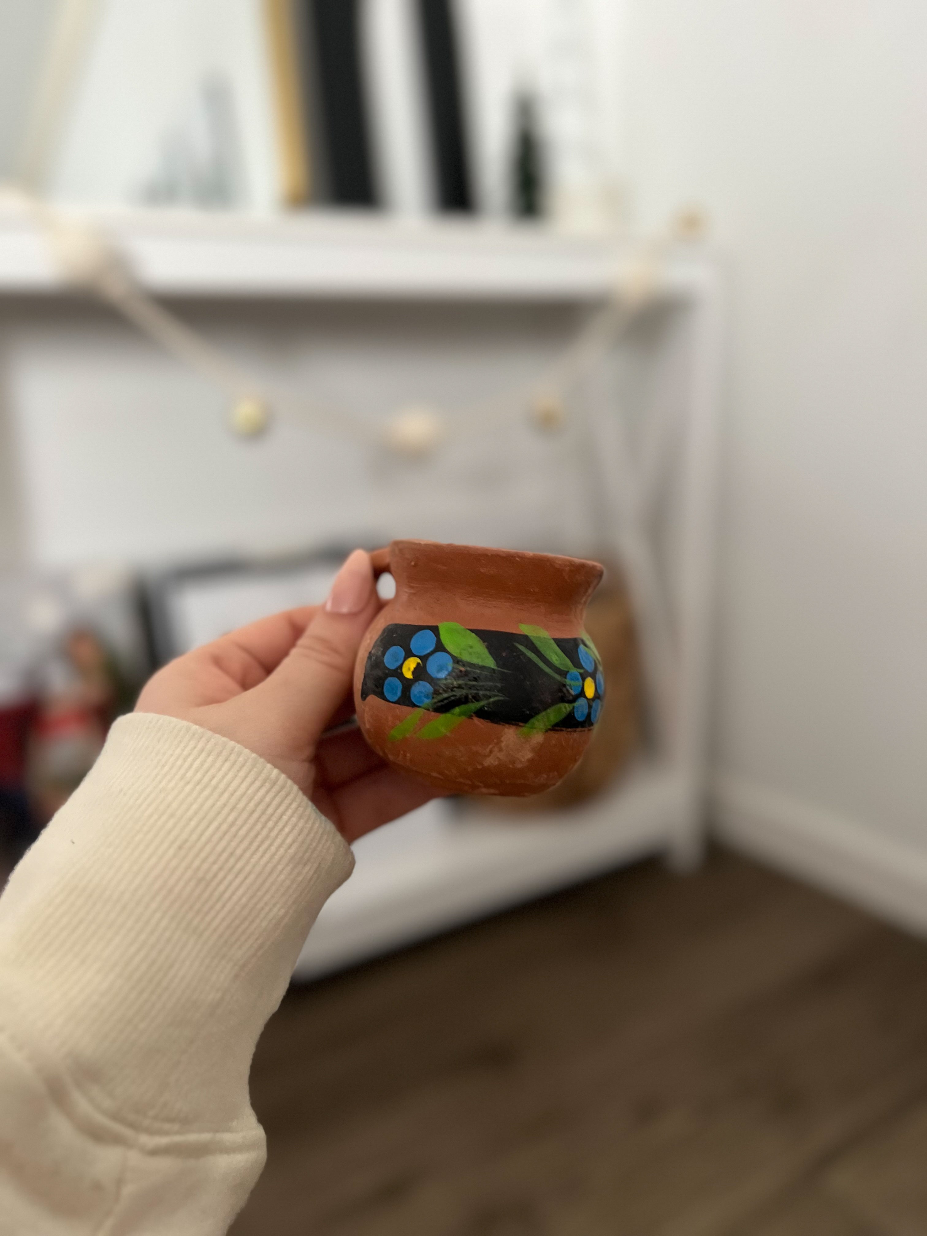 Mini taza floral de barro