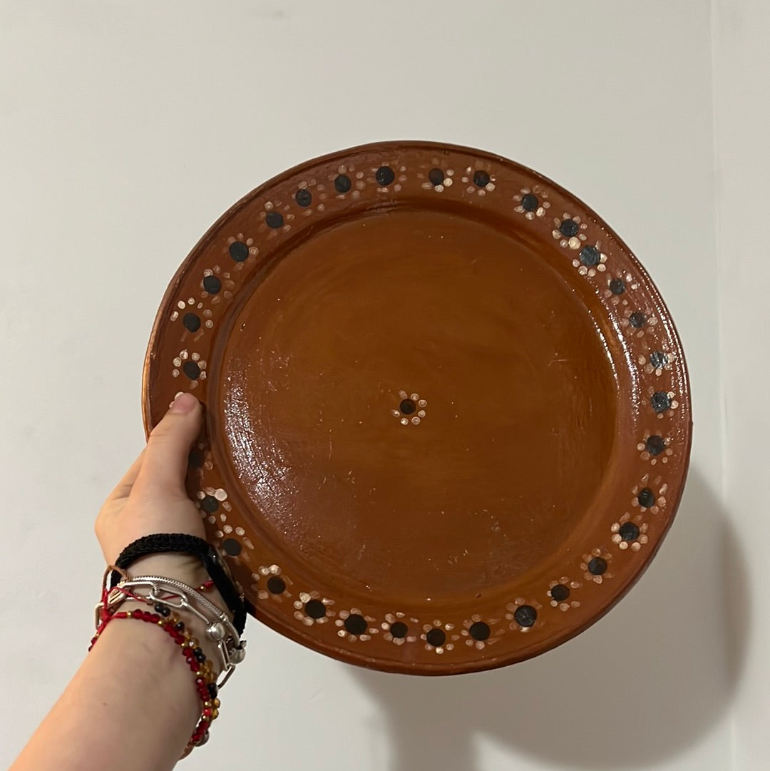 Platos de cerámica redondos tradicionales