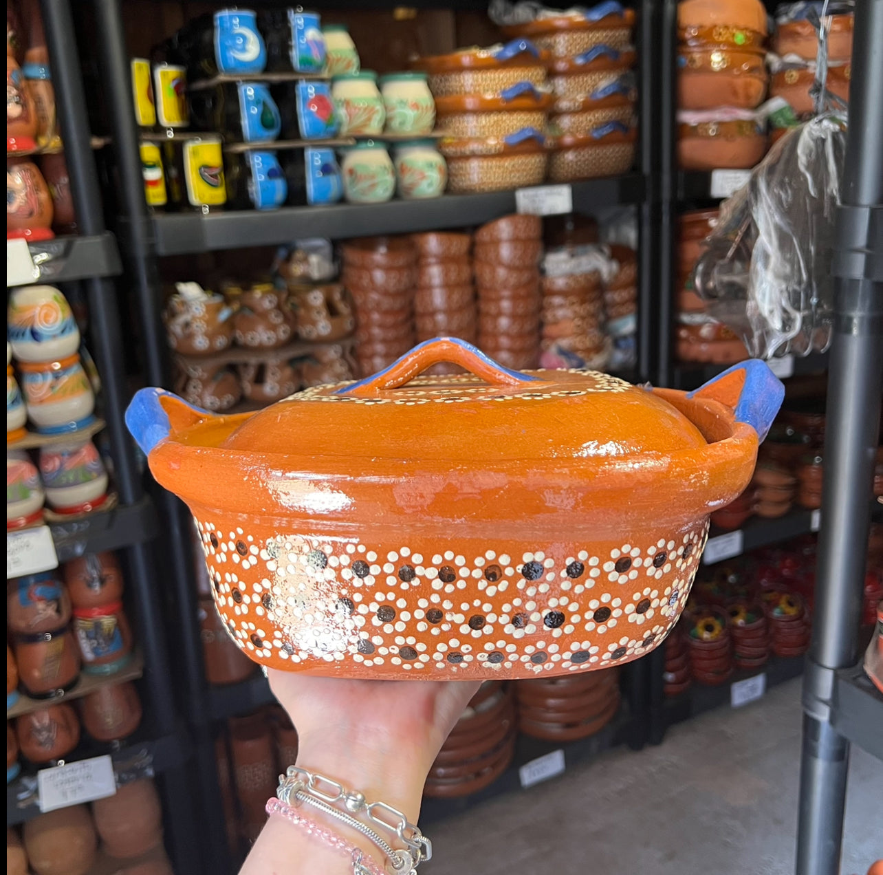 Maceta de cerámica tradicional cuadrada