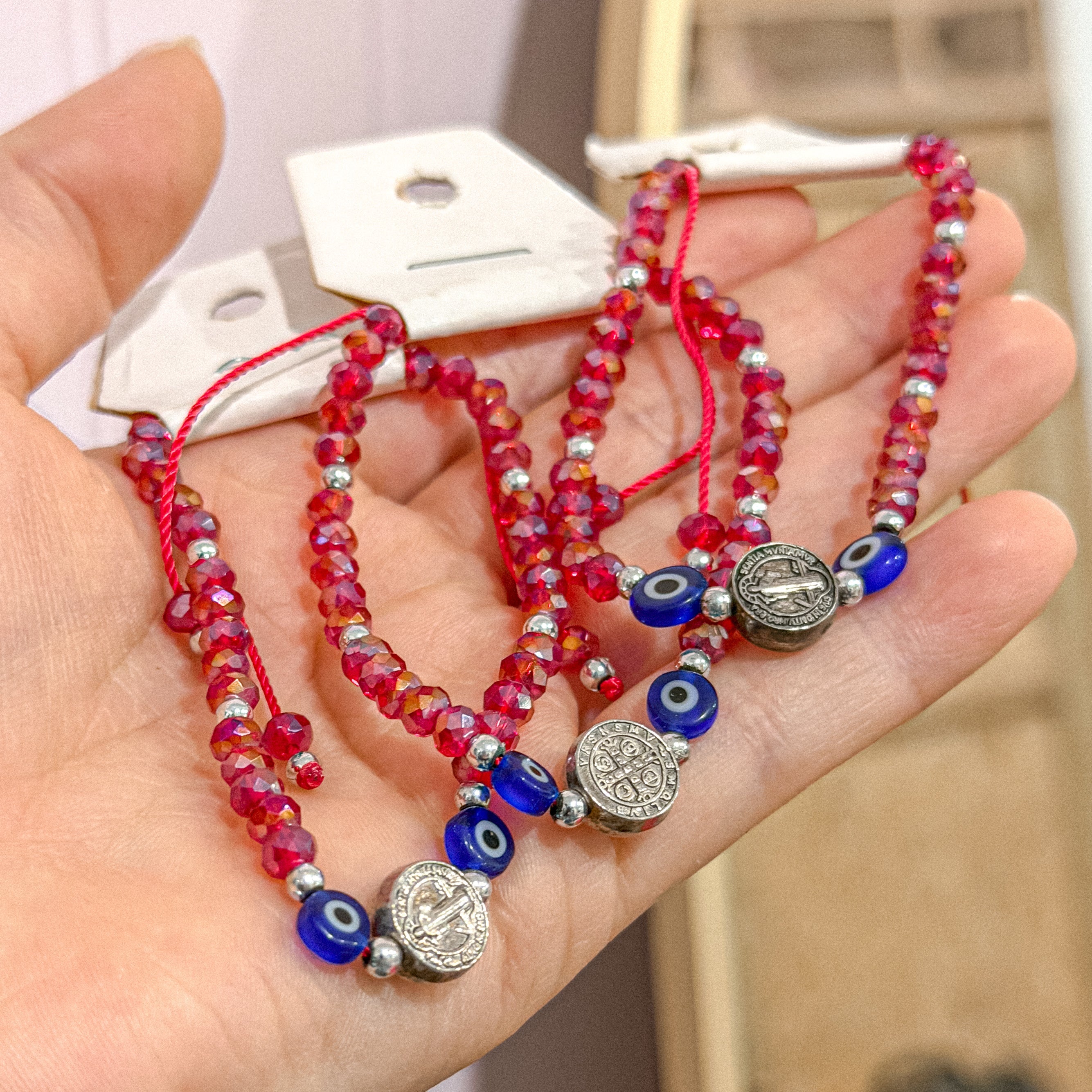Pulsera de protección contra el mal de ojo de la Cruz Roja
