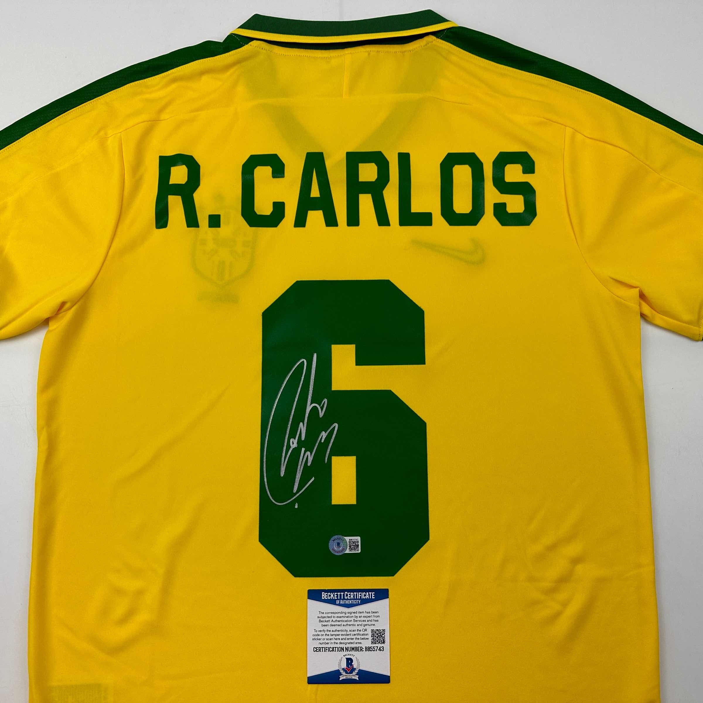 Camiseta de fútbol retro amarilla de Roberto Carlos de Brasil, autografiada/firmada con COA de Beckett BAS