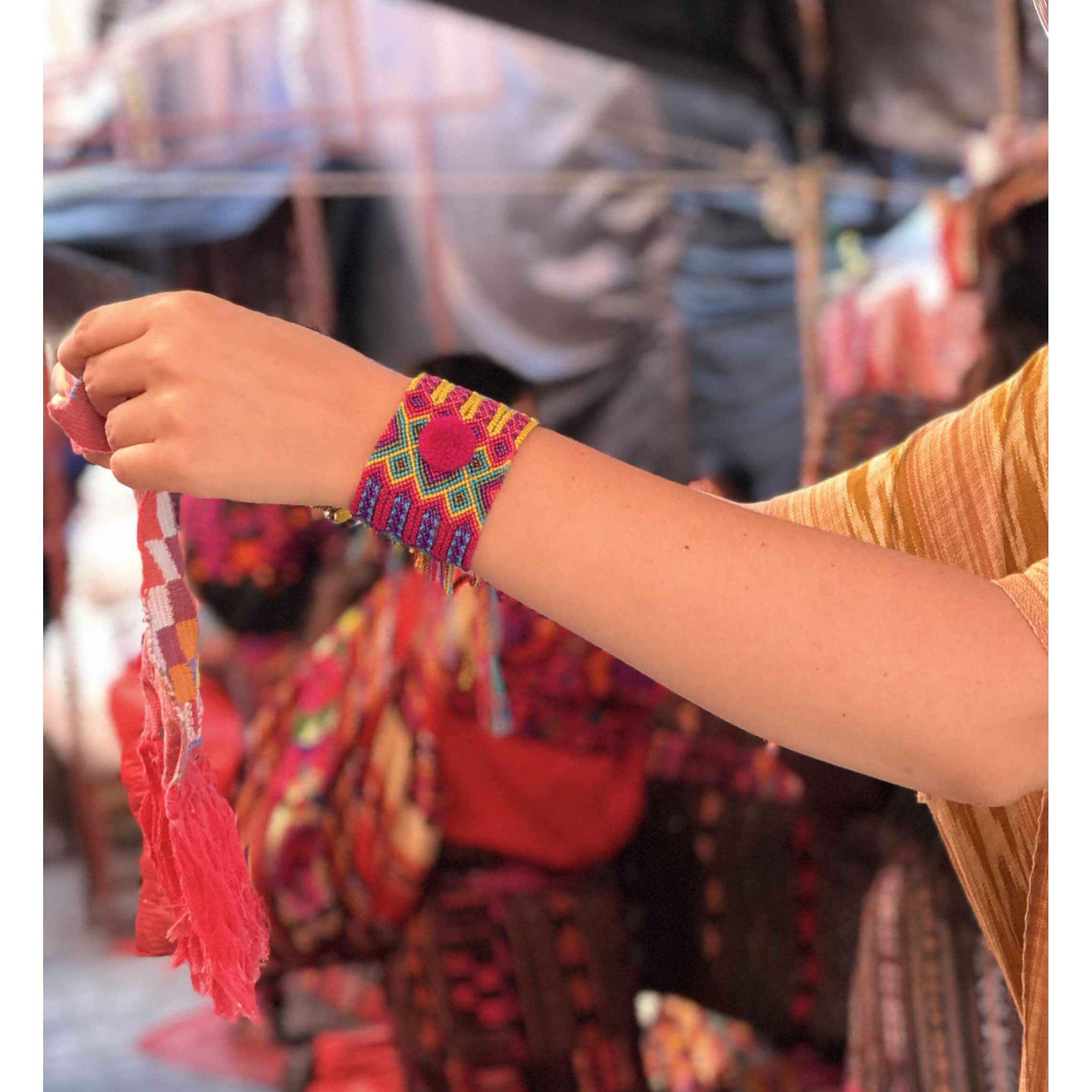 Pulsera de Pompones Tejida de la Amistad - México