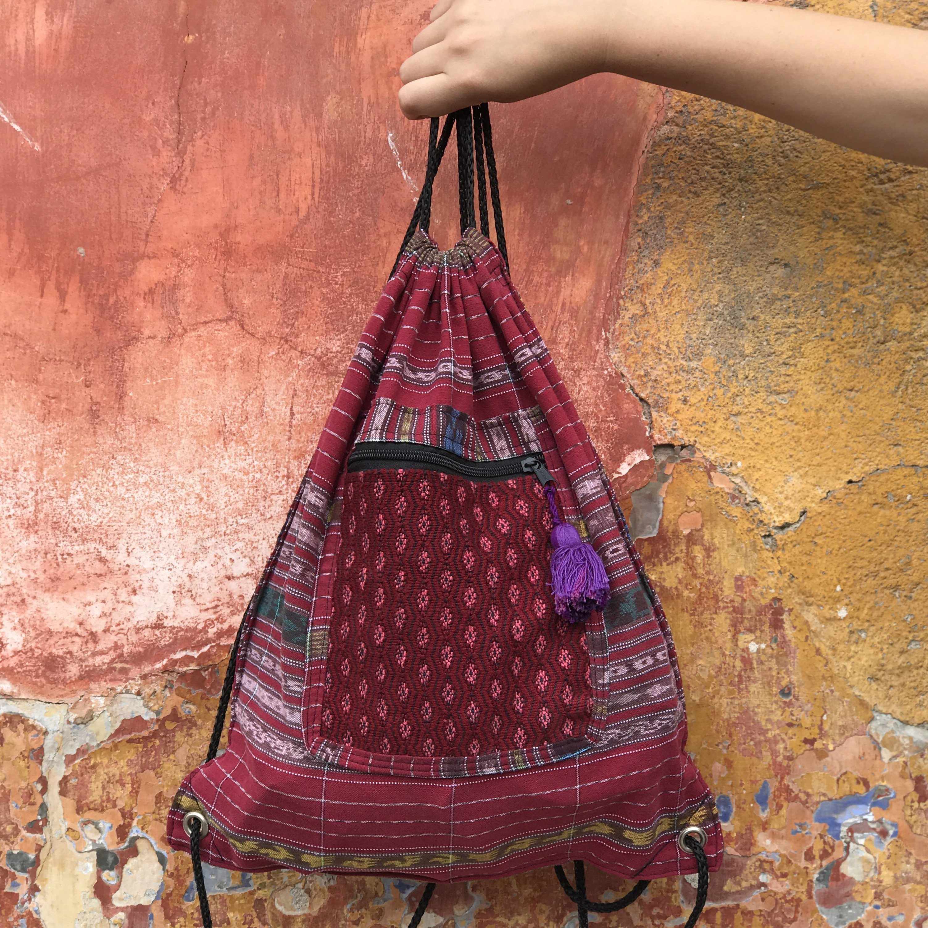 Mochila Salsa Upcycled Corte - Artesanía guatemalteca única