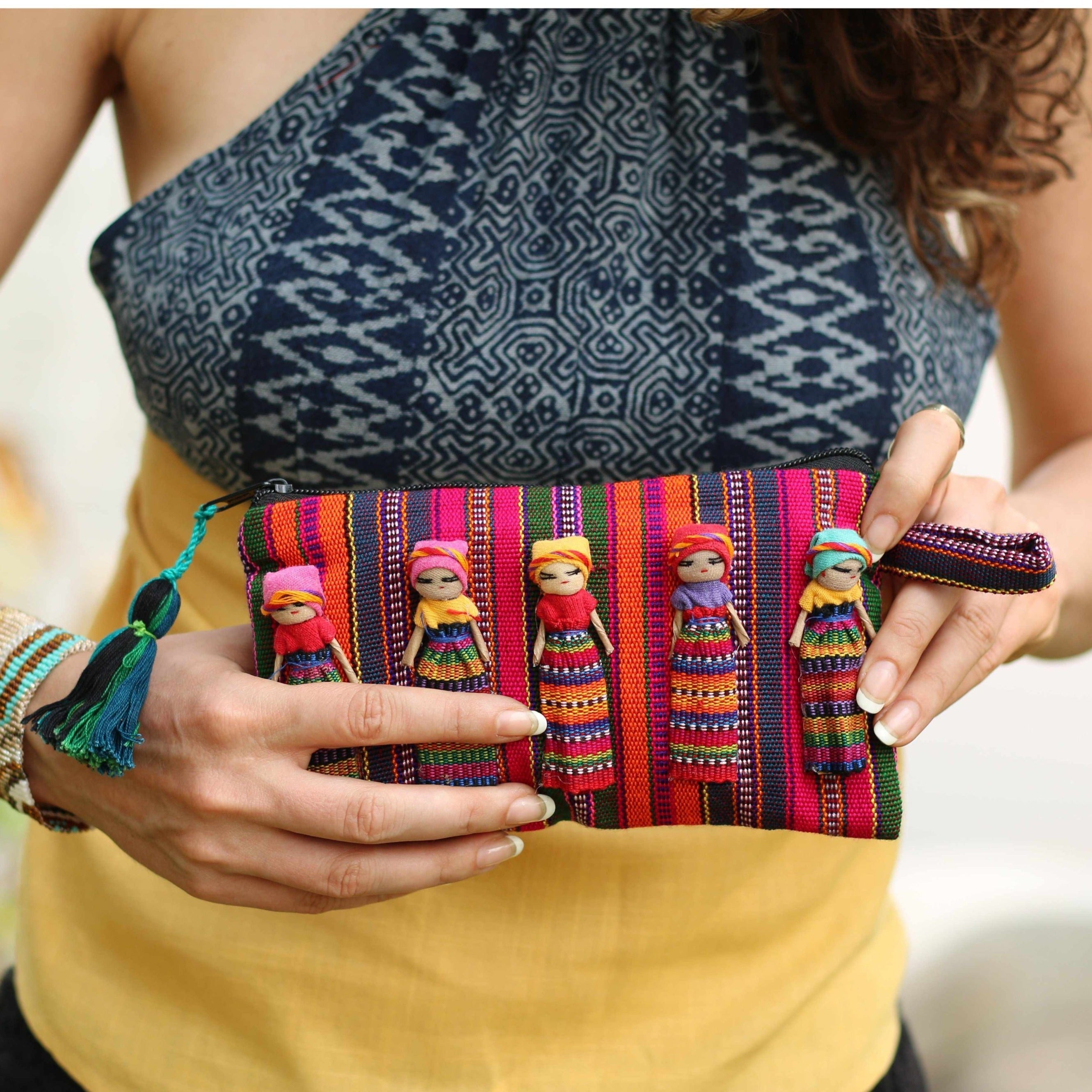 Bolsa multicolor de muñecas quitapenas tejidas - Guatemala