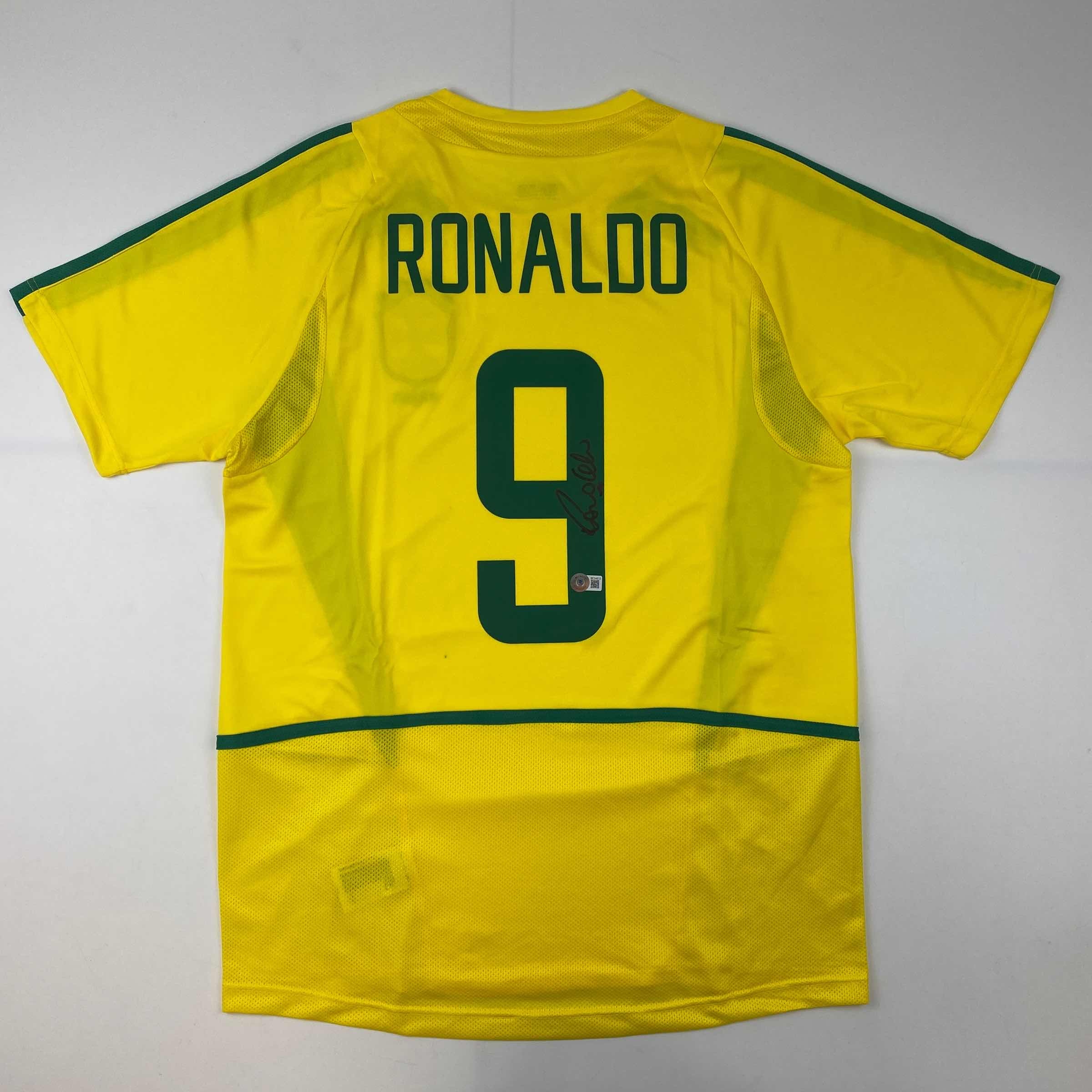 Camiseta de fútbol amarilla de Brasil Ronaldo Nazario autografiada/firmada con COA de Beckett BAS