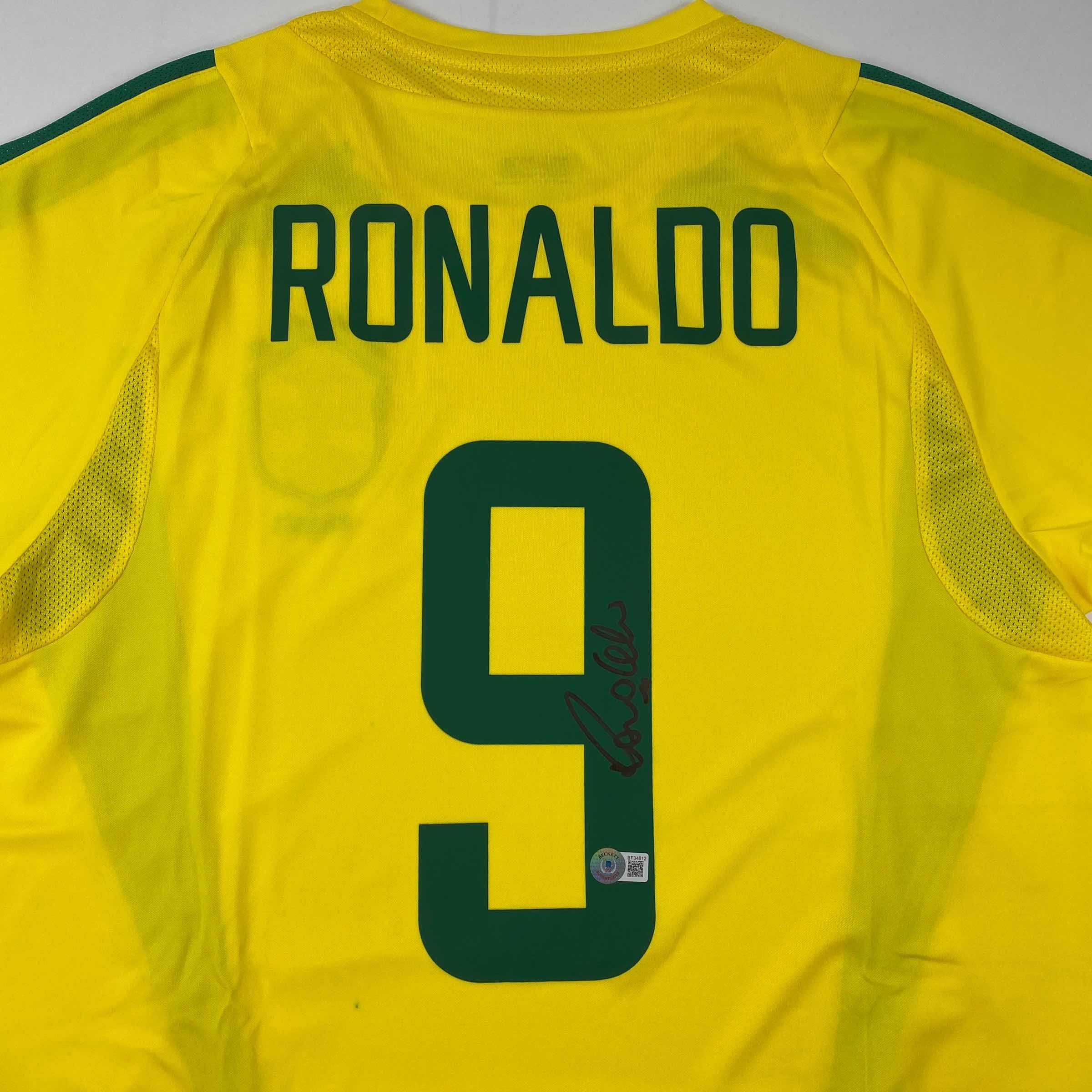 Camiseta de fútbol amarilla de Brasil Ronaldo Nazario autografiada/firmada con COA de Beckett BAS